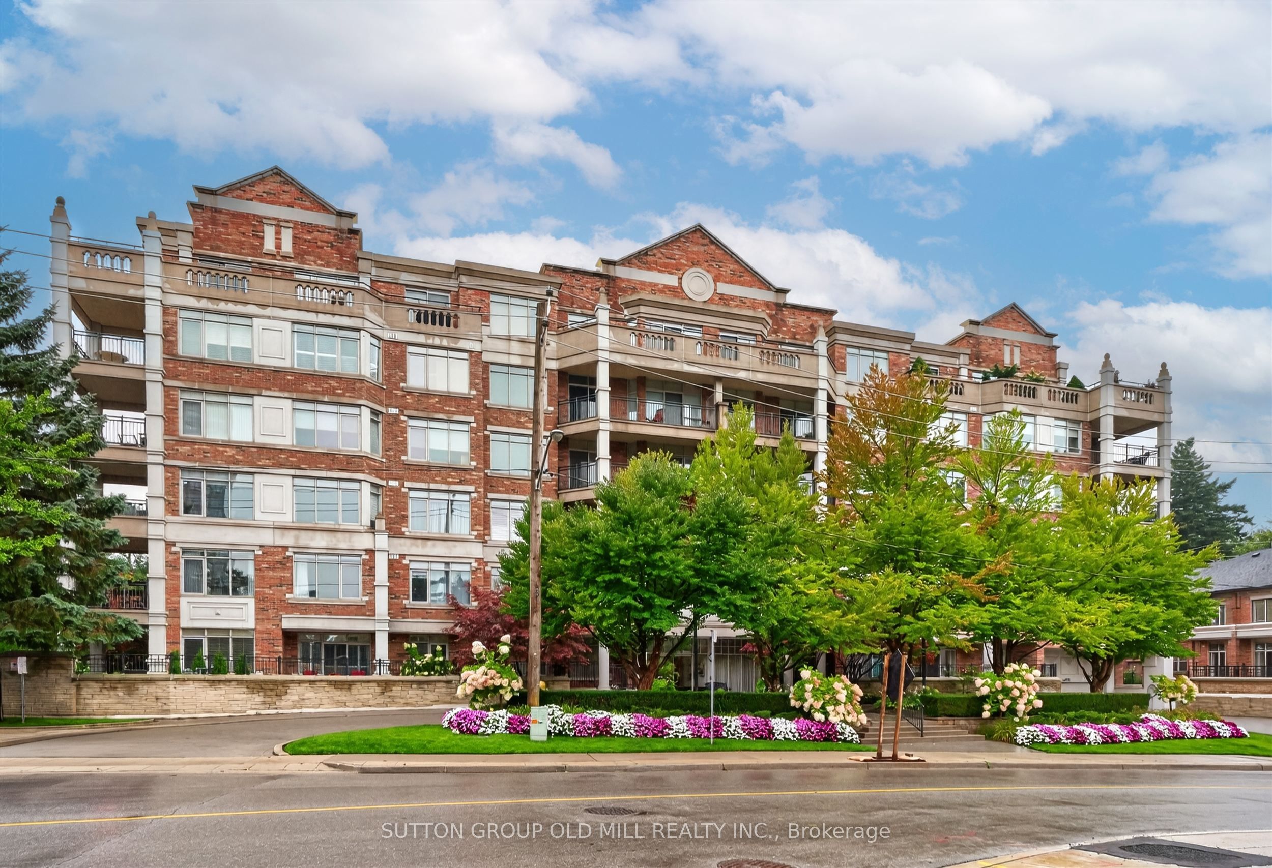 12 Old Mill Trail 203, Toronto, ON M8X 2Z4