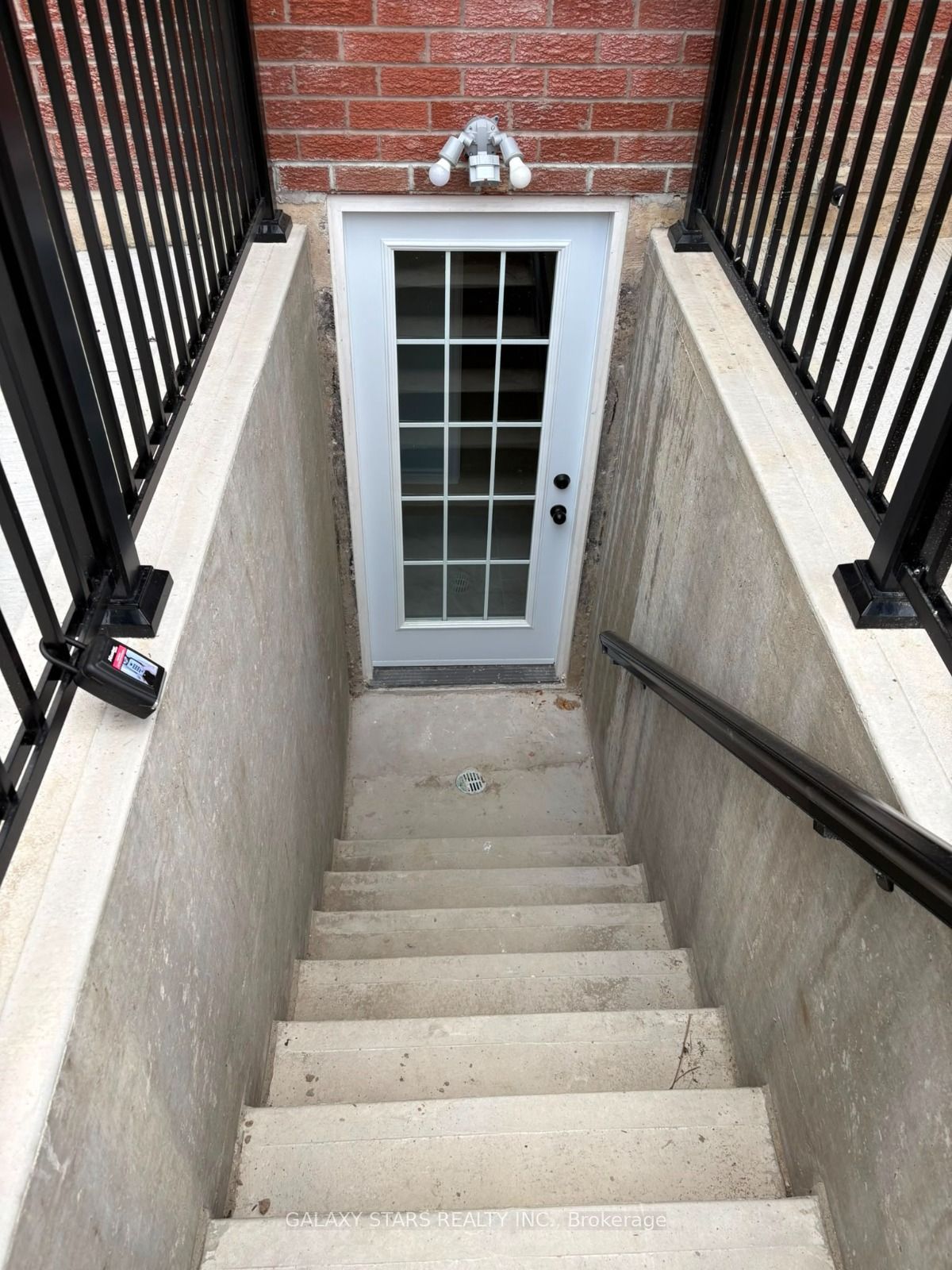 11 Woodlot Crescent, Toronto, ON M9W 6T2 photo 3