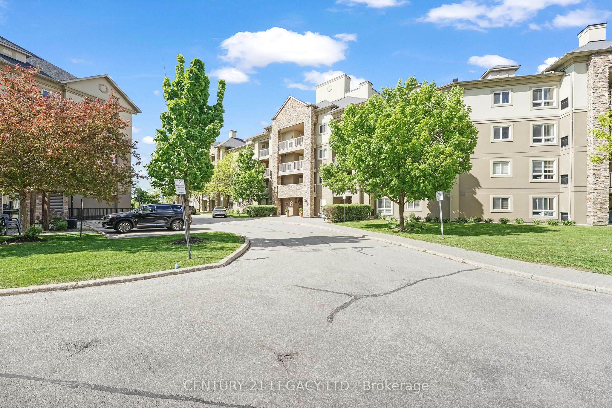 8 Dayspring Circle 1307, Brampton, ON L6P 2Z7