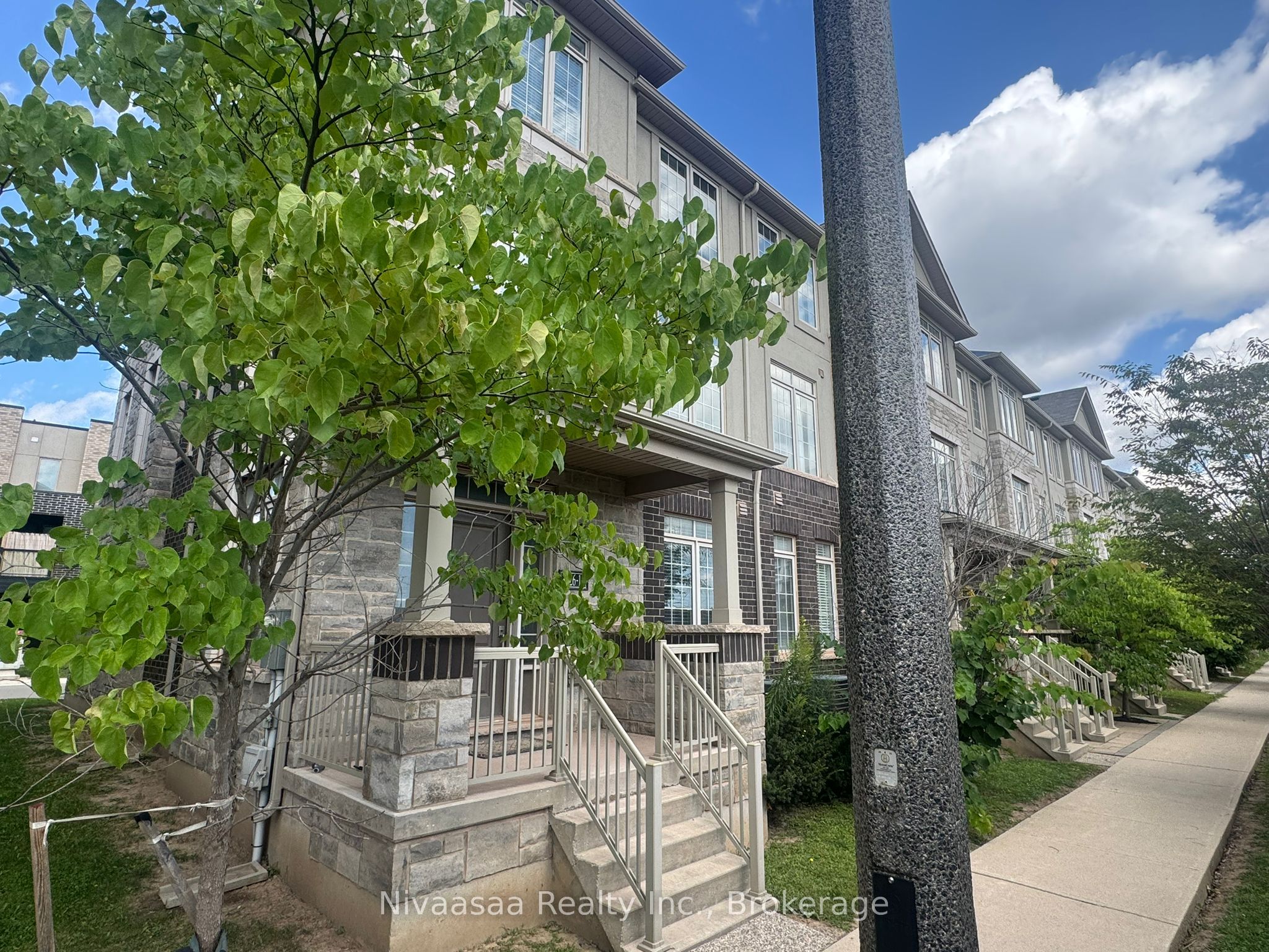3026 Postridge Drive 13, Oakville, ON L6H 7E3 photo 3
