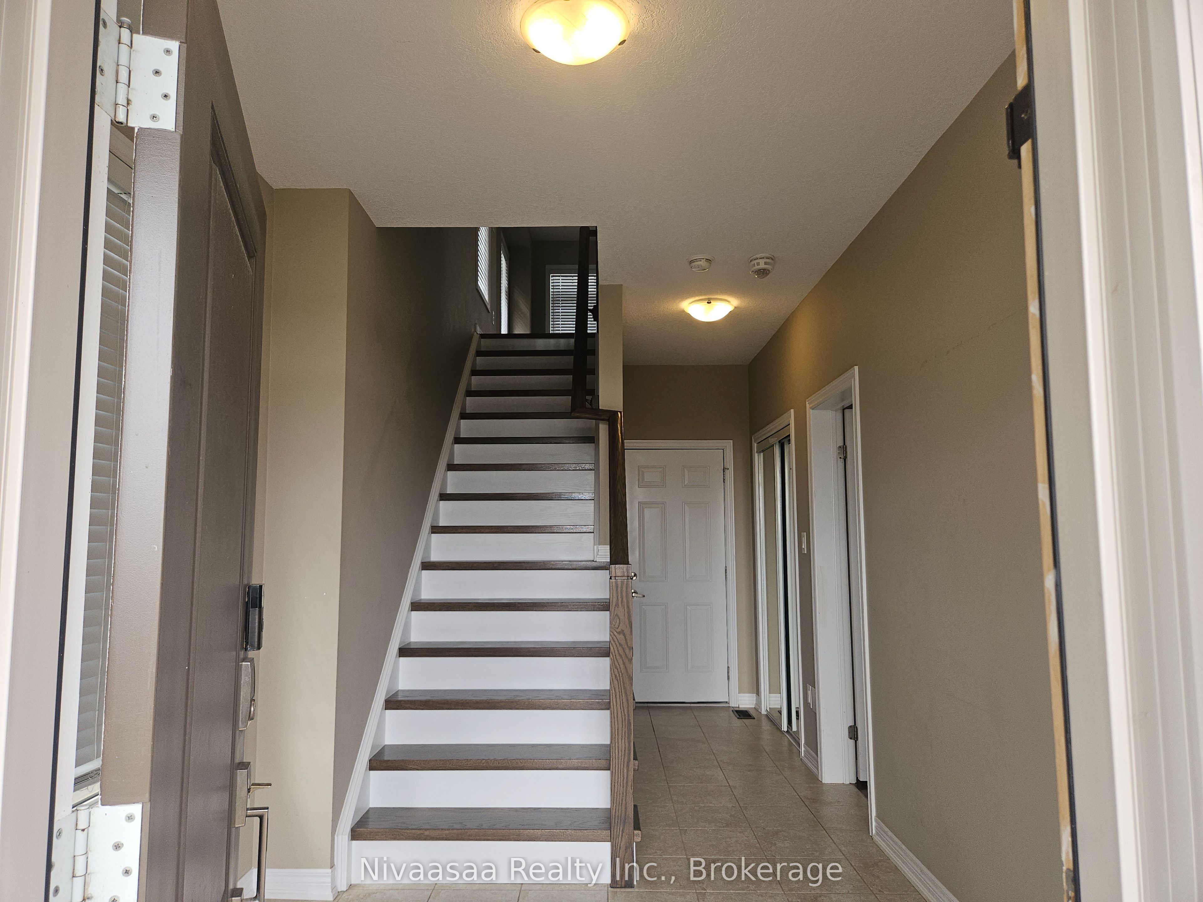 3026 Postridge Drive 13, Oakville, ON L6H 7E3 photo 4