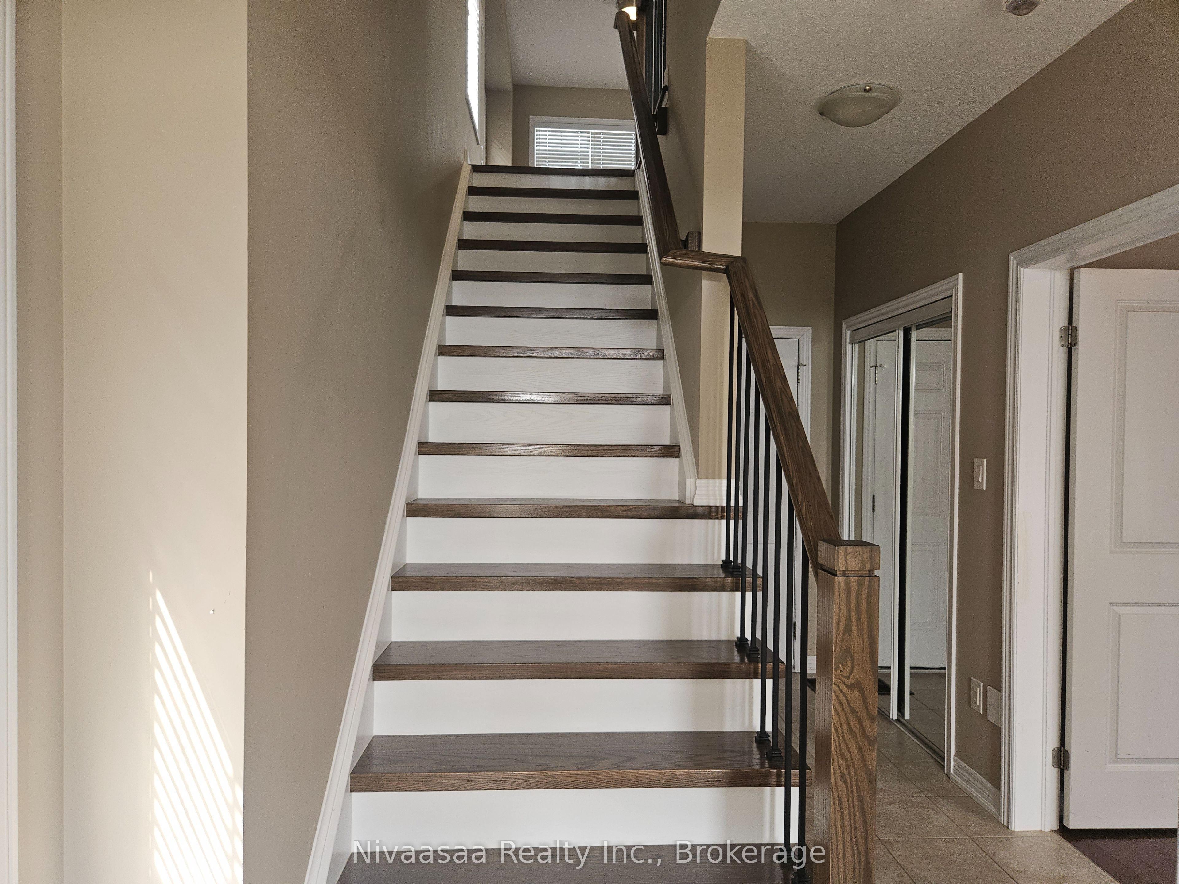 3026 Postridge Drive 13, Oakville, ON L6H 7E3 photo 5