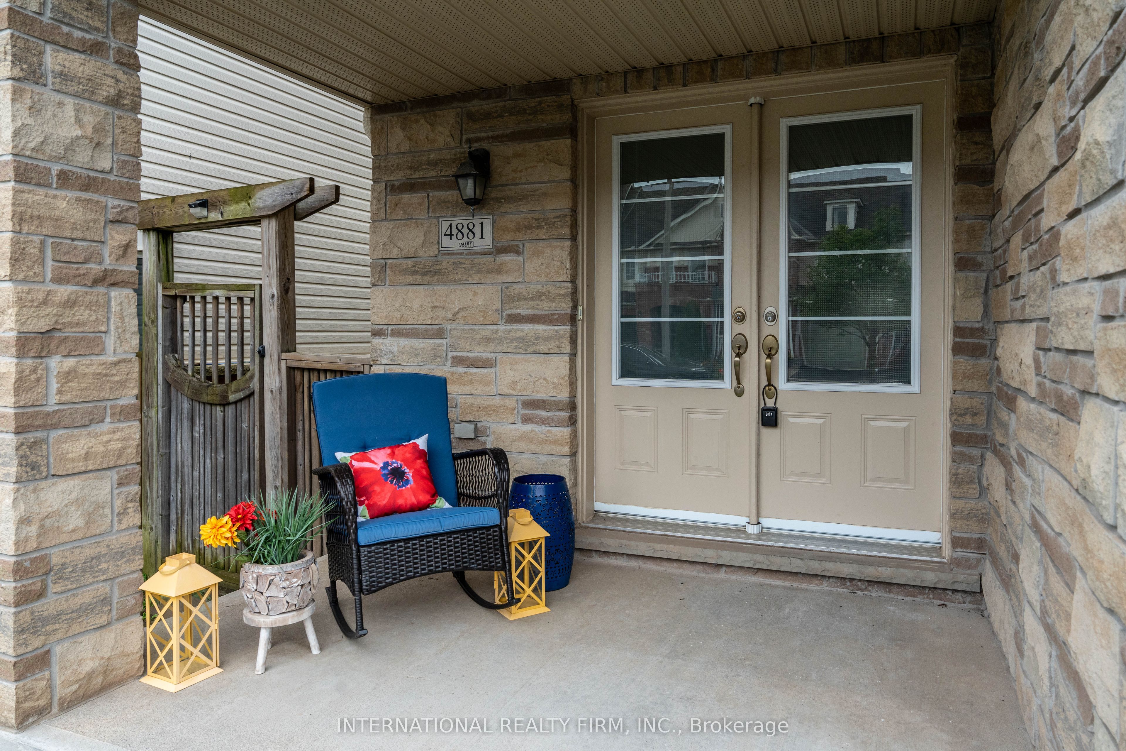4881 CAPRI Crescent, Burlington, ON L7M 0H8 photo 3