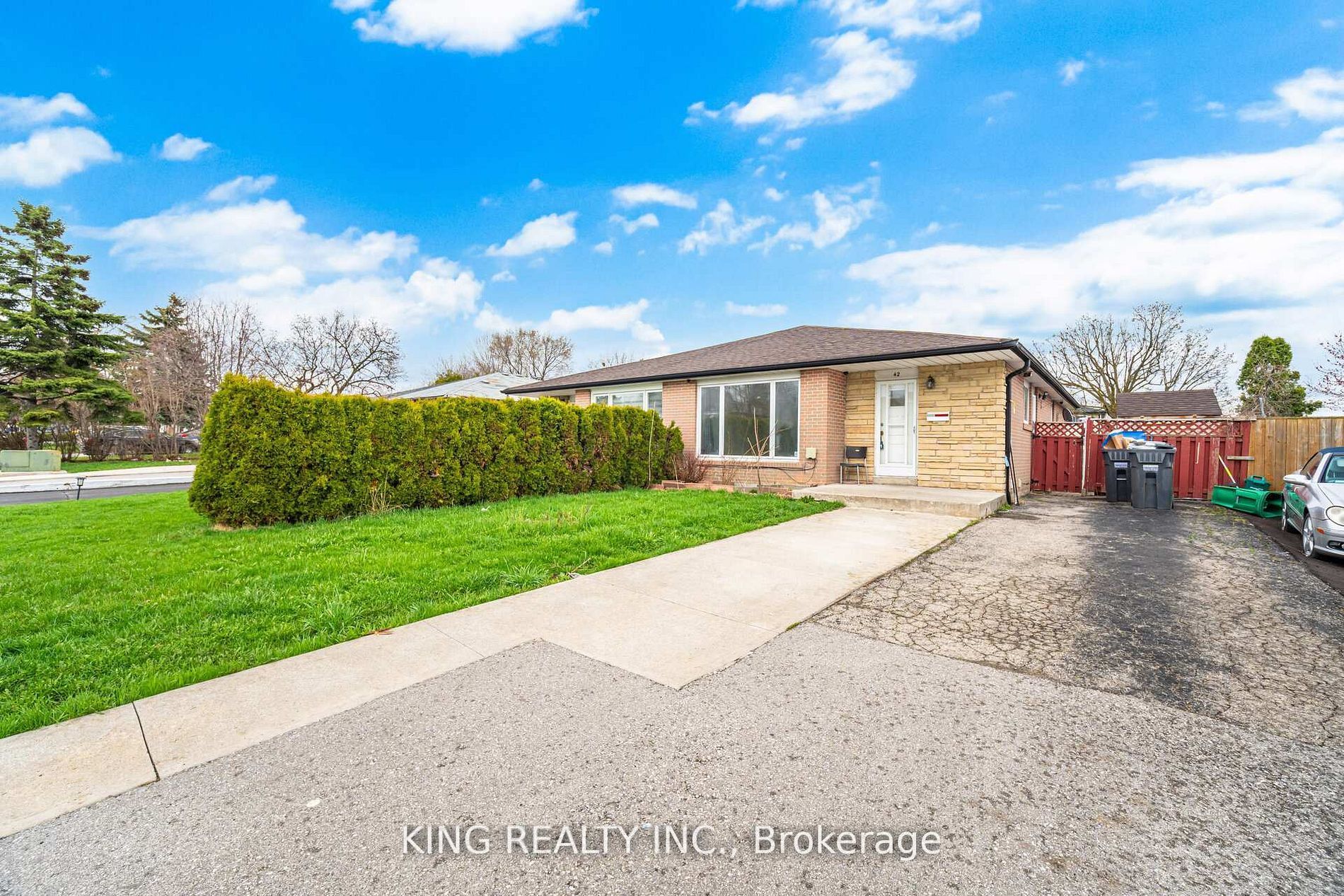 42 Flamingo Crescent, Brampton, ON L6T 2G5 photo 2