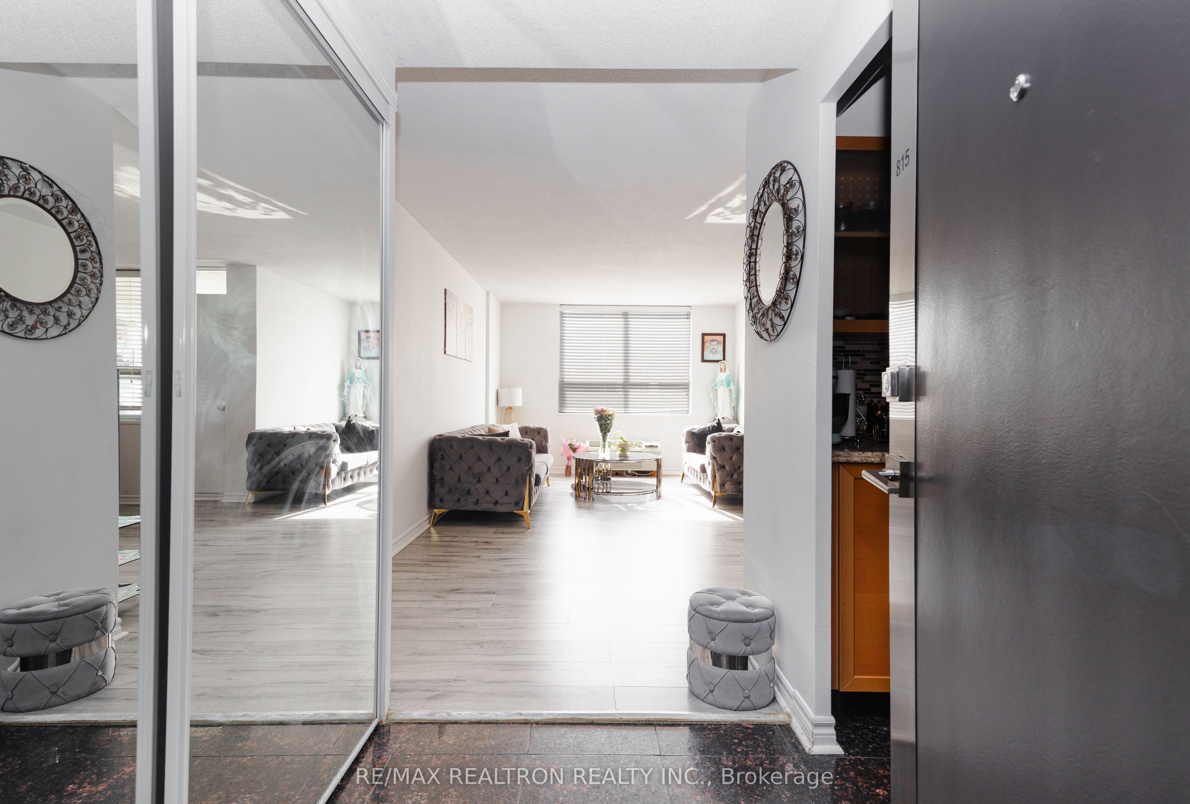 2825 Islington Avenue 815, Toronto, ON M9L 2K1