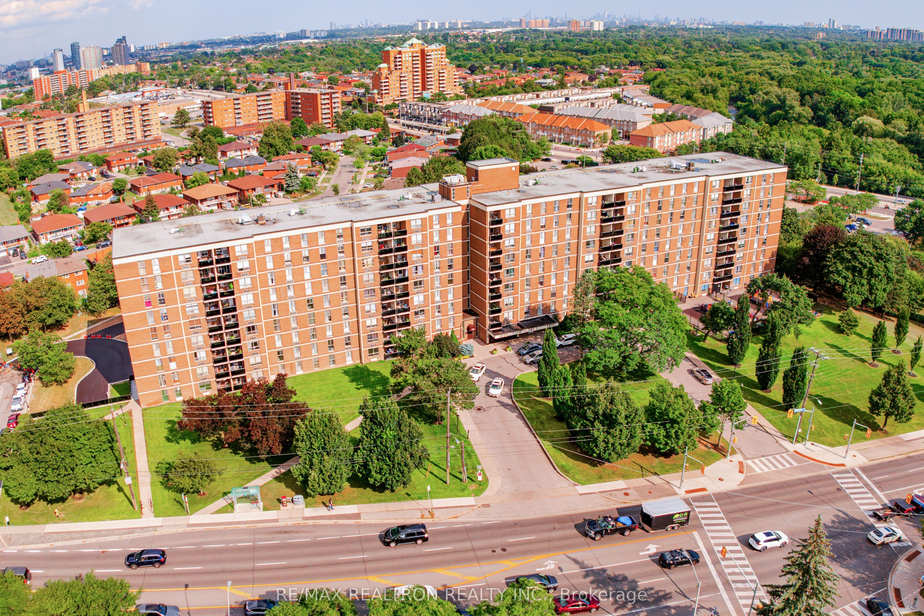 2825 Islington Avenue 815, Toronto, ON M9L 2K1 photo 4