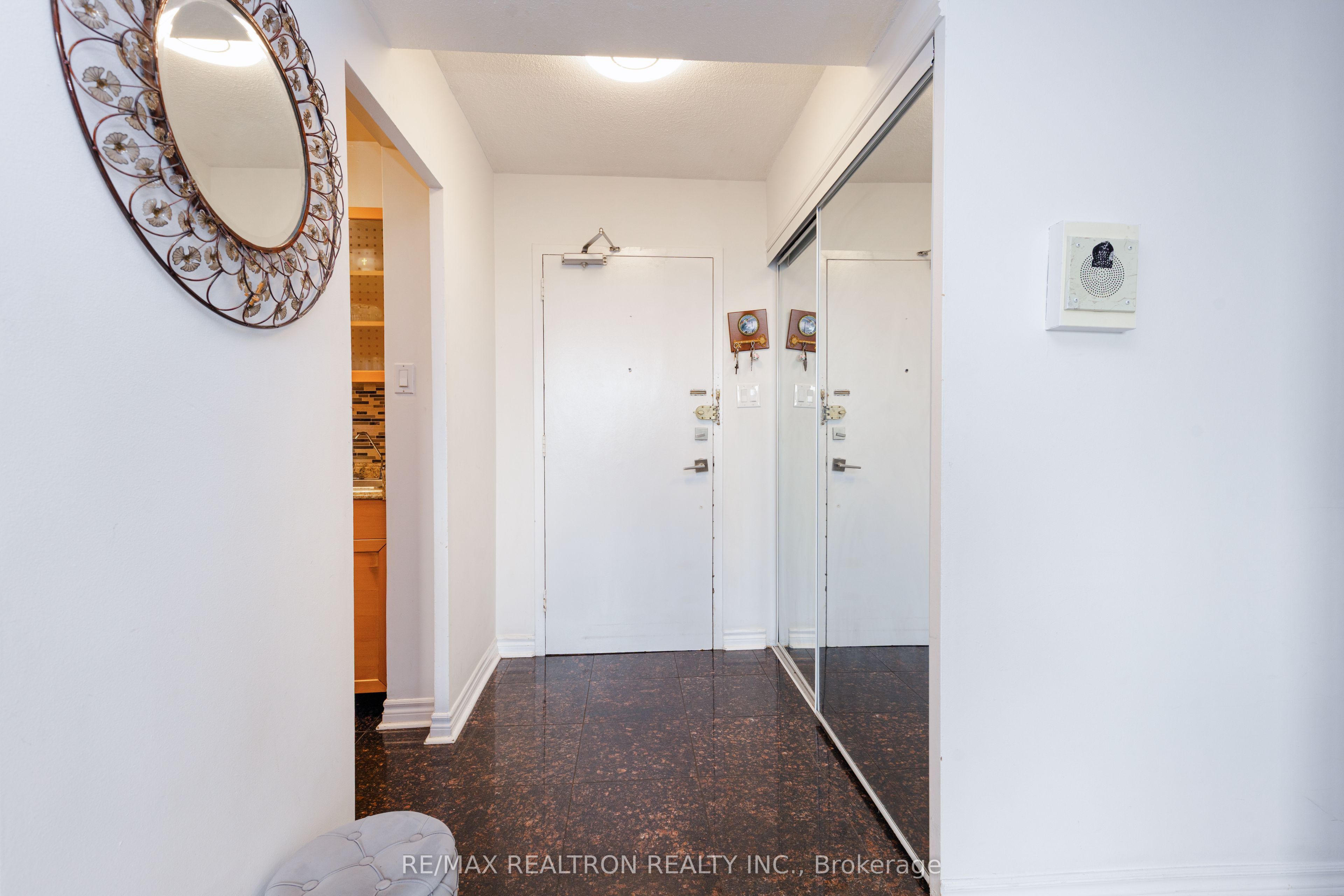 2825 Islington Avenue 815, Toronto, ON M9L 2K1 photo 5
