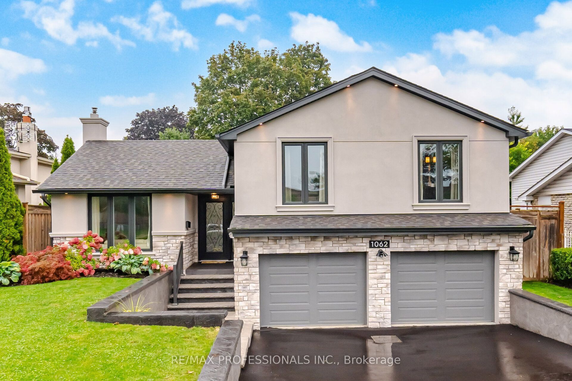 1062 Mississauga Valley Boulevard, Mississauga, ON L5A 3J4