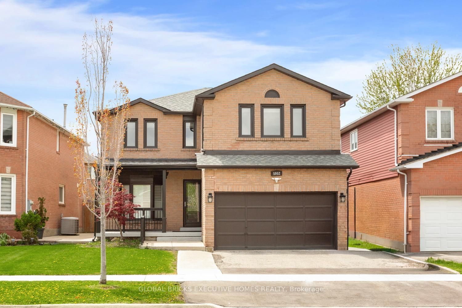 5952 Grossbeak Drive, Mississauga, ON L5N 6B3 photo 2