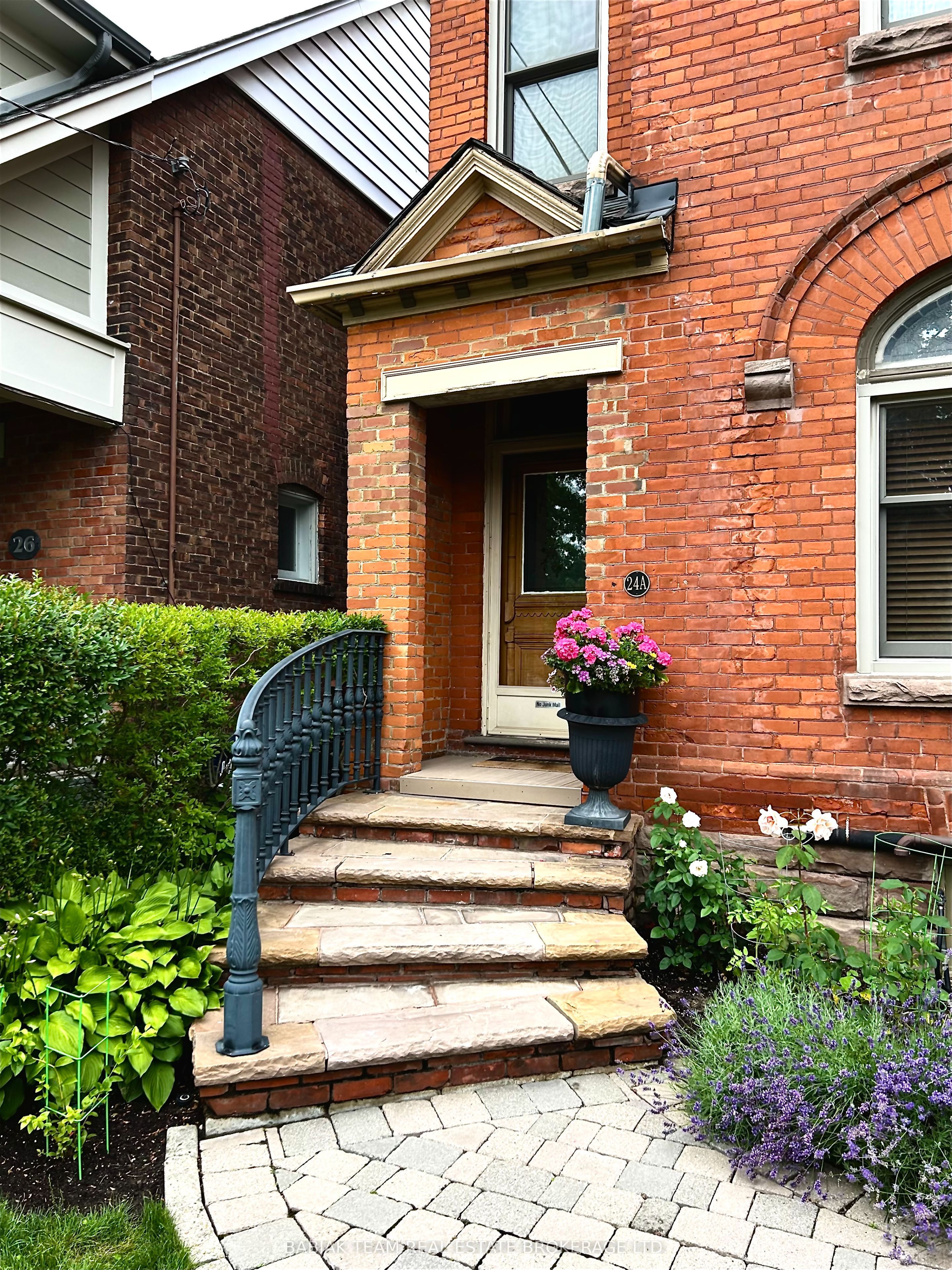 24A Woodside Avenue Unit 3, Toronto, ON M6P 1L7 photo 3