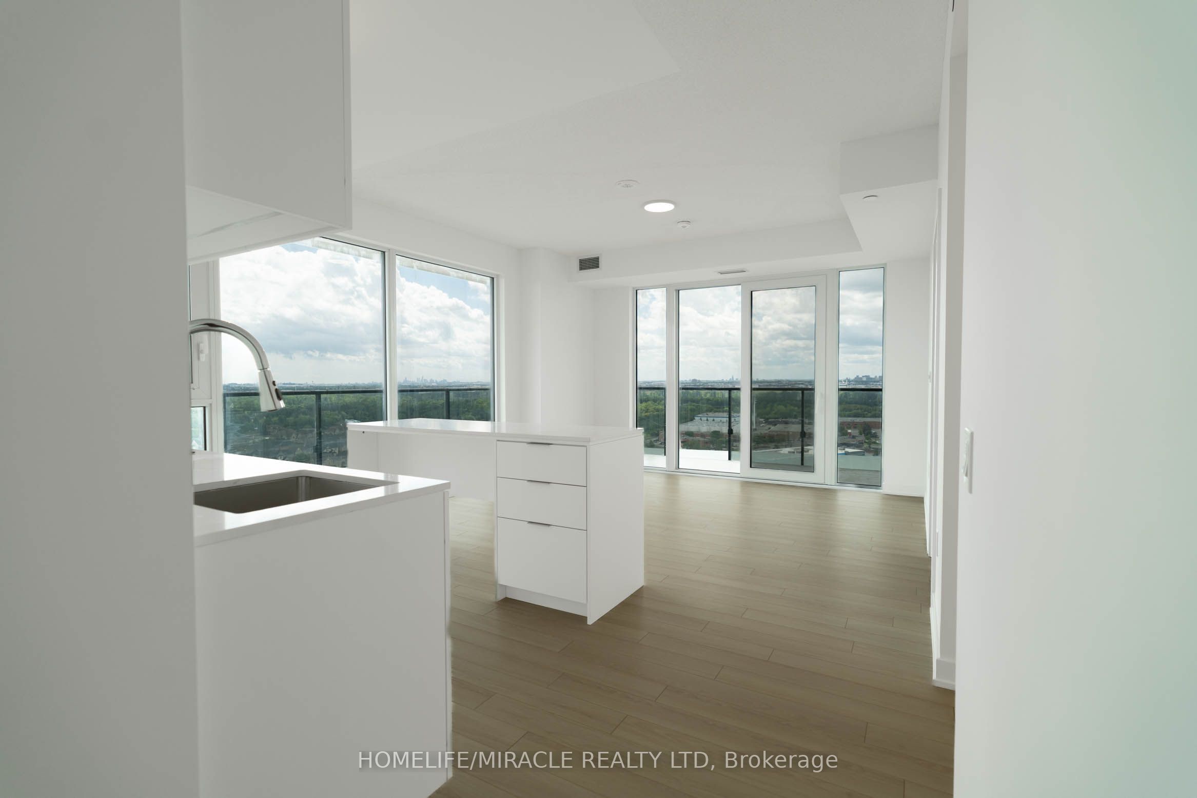 15 Skyridge Drive 1604, Brampton, ON L6P 4S3 photo 2