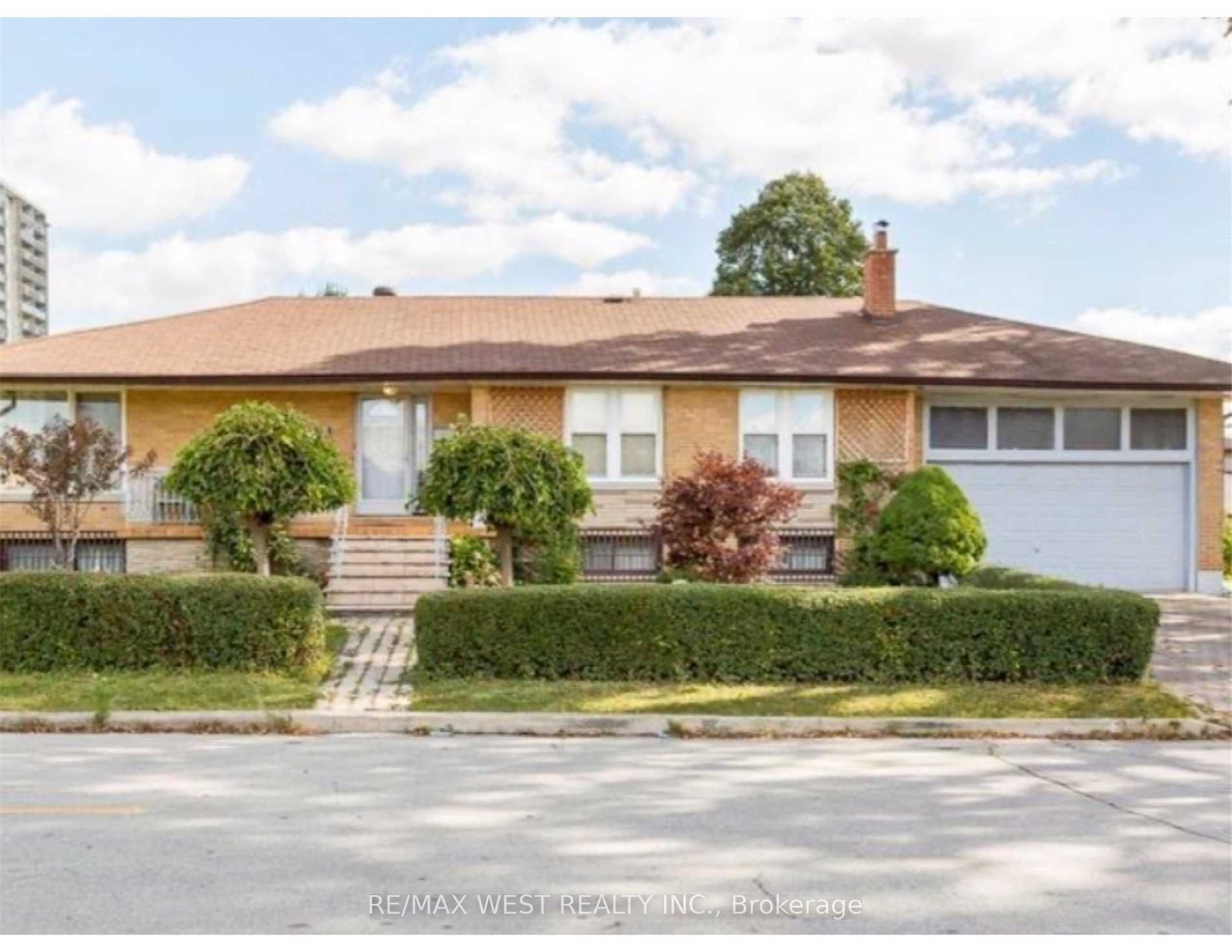 43 Playfair Avenue, Toronto, ON M6B 2P7