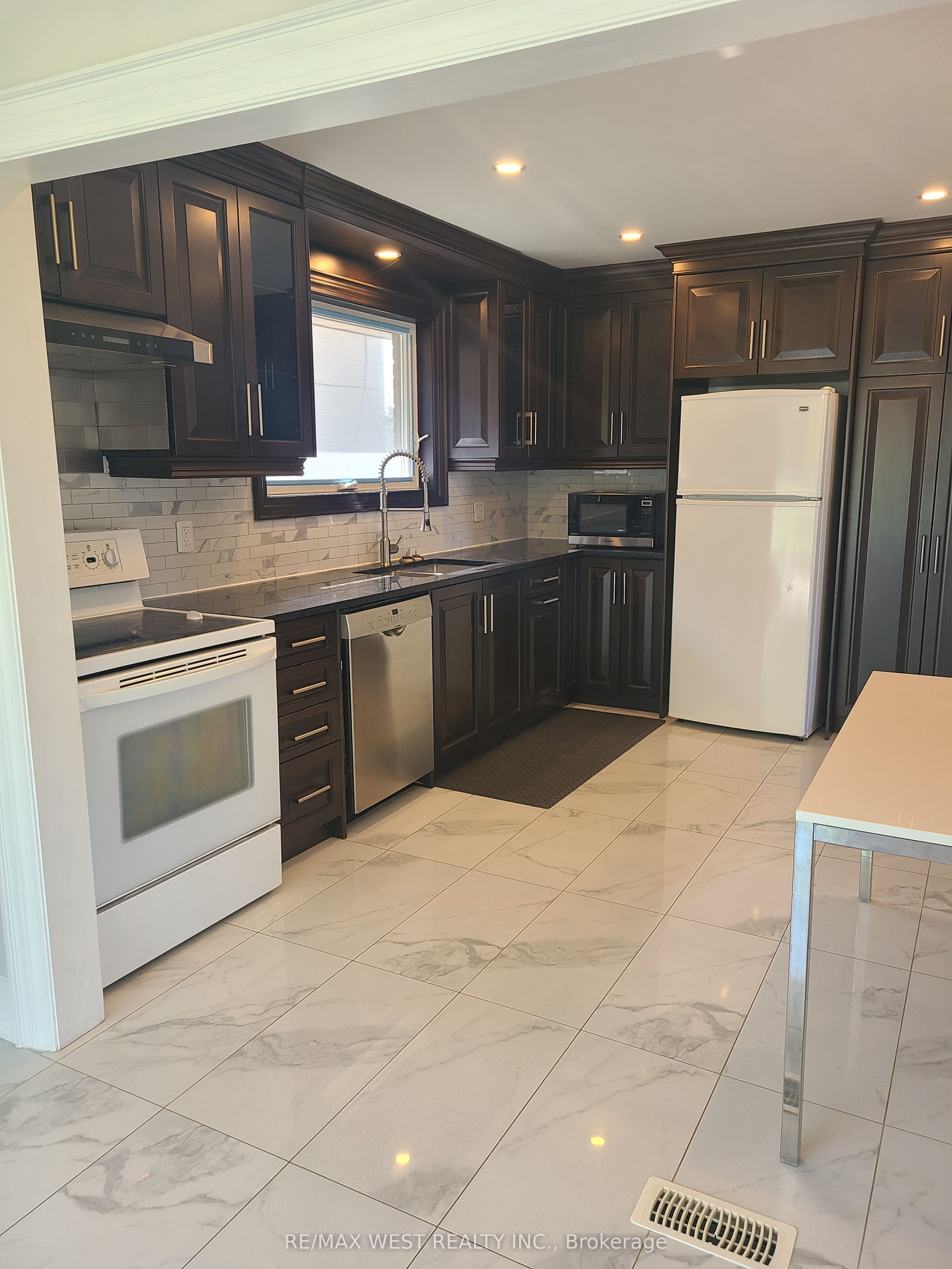 43 Playfair Avenue, Toronto, ON M6B 2P7 photo 3