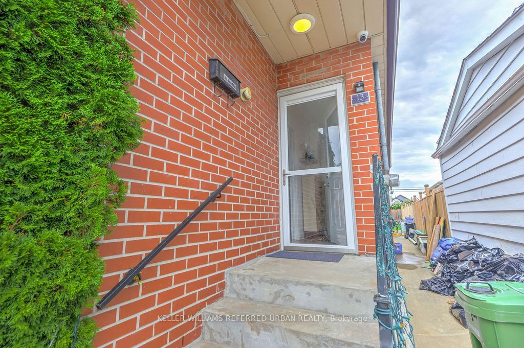 13 Teston Boulevard, Toronto, ON M6N 4R9 photo 2