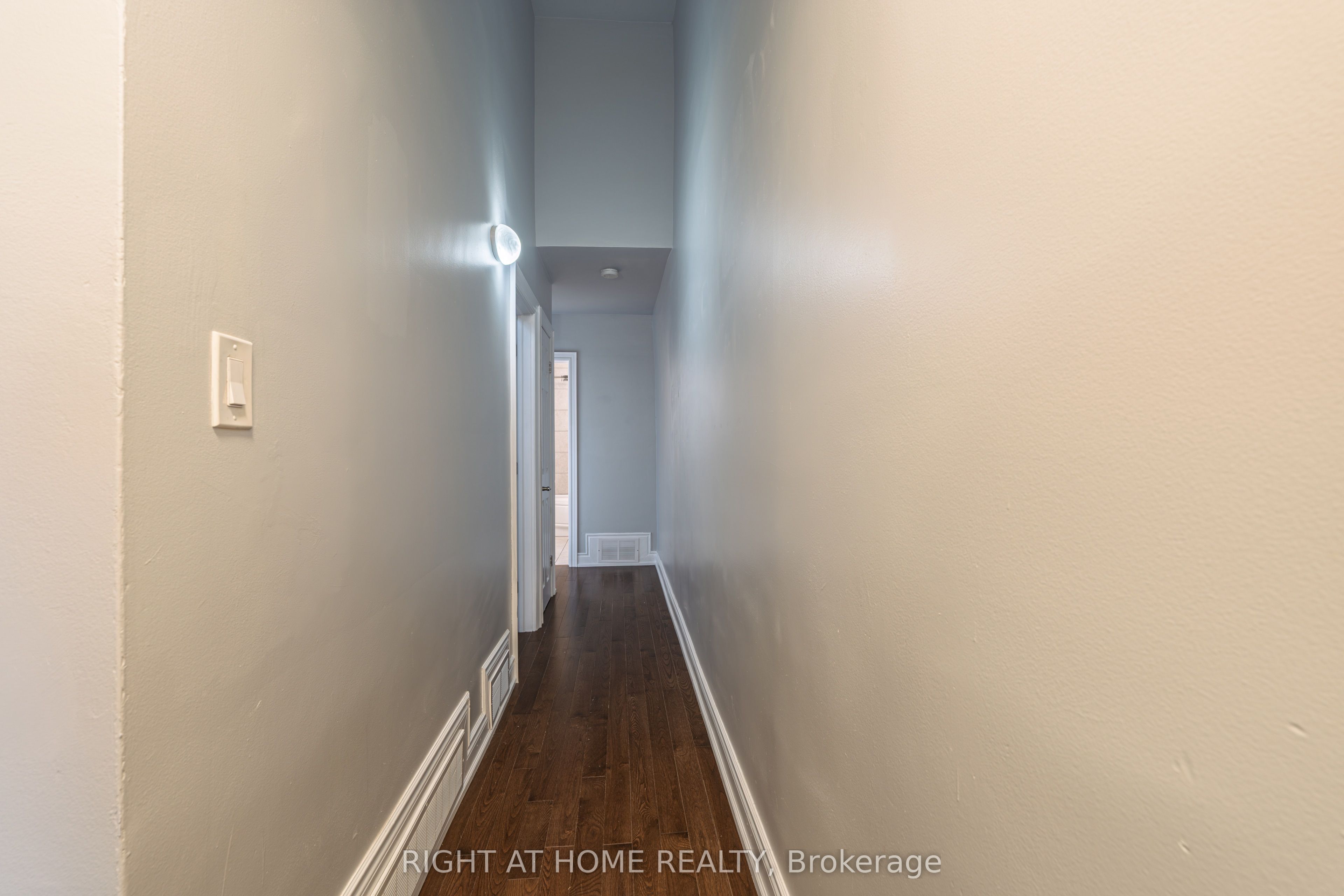 1132 The Queensway Avenue A, Toronto, ON M8Z 1P7 photo 3
