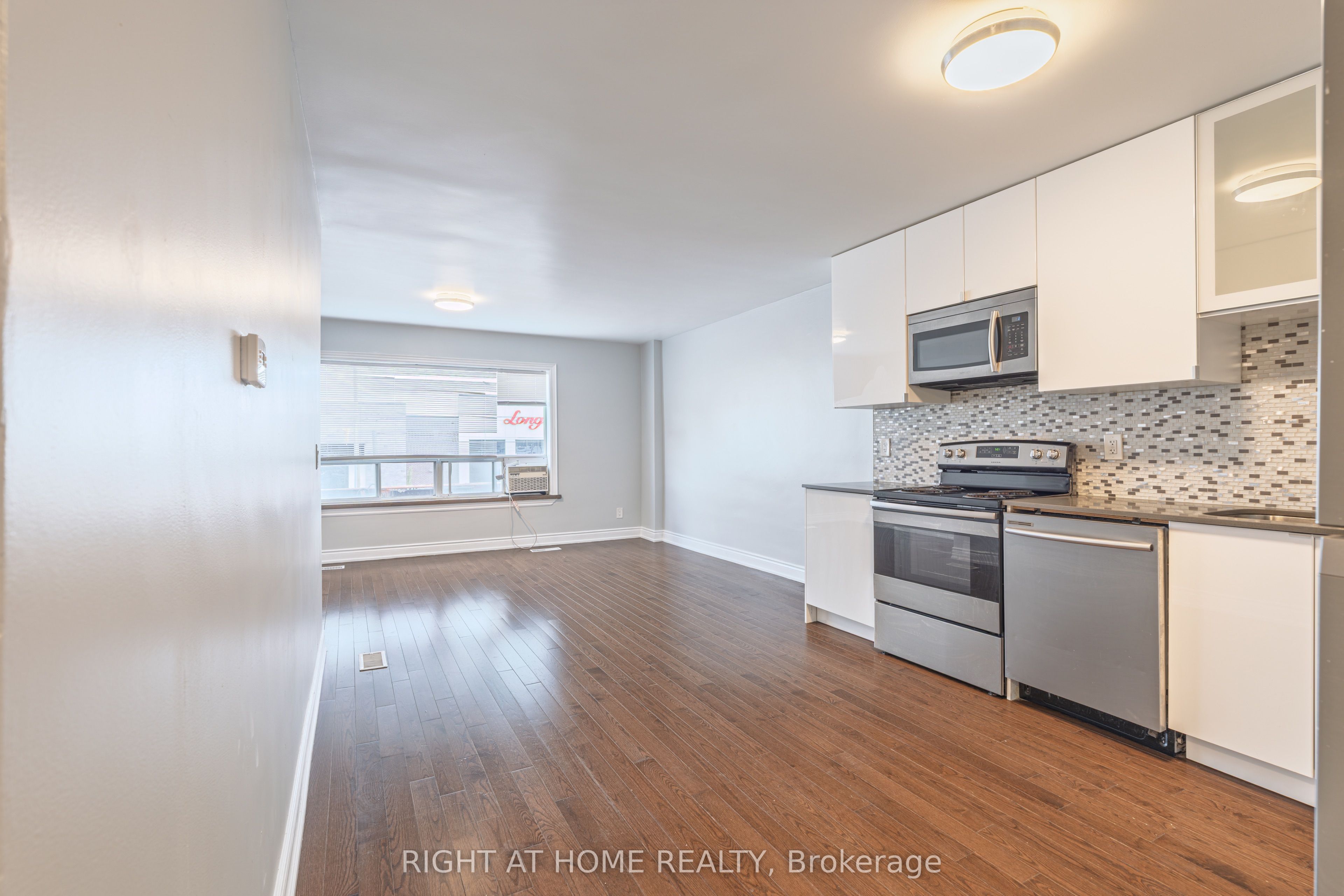 1132 The Queensway Avenue A, Toronto, ON M8Z 1P7 photo 4