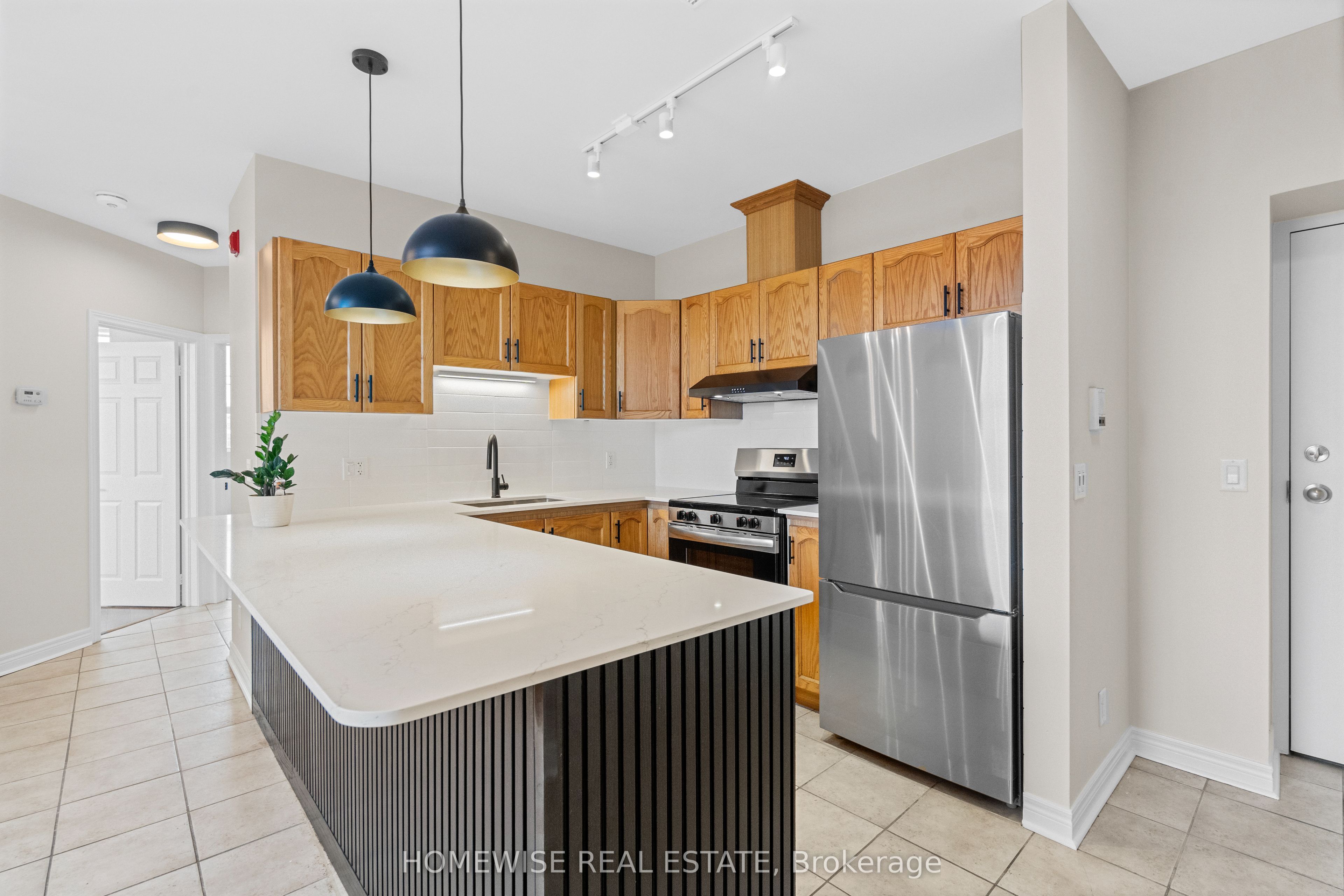 3635 Dundas Street W 1, Toronto, ON M6S 2T2 photo 2