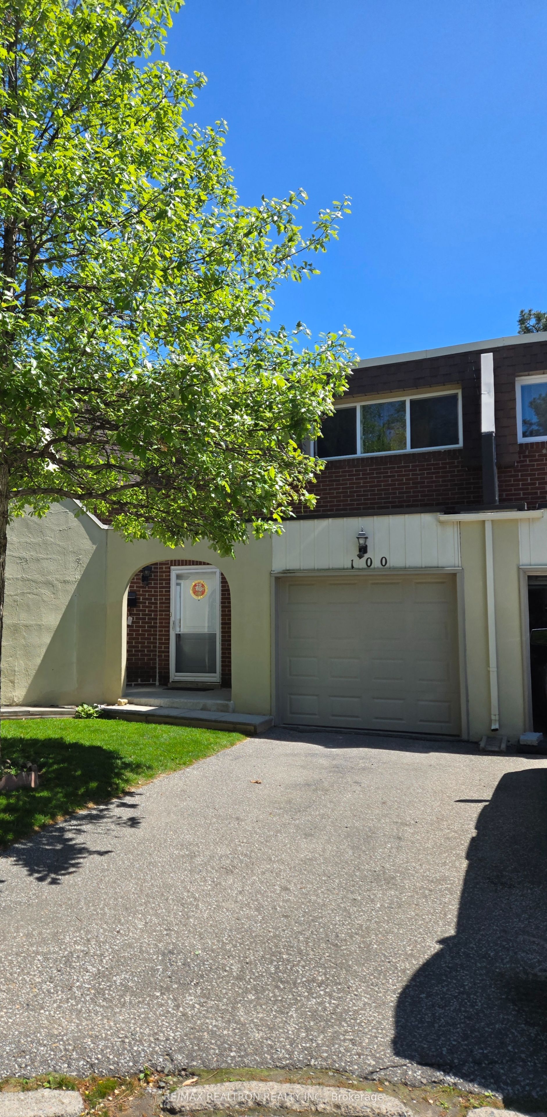 1180 Mississauga Valley Boulevard 100, Mississauga, ON L5A 3M9 photo 2
