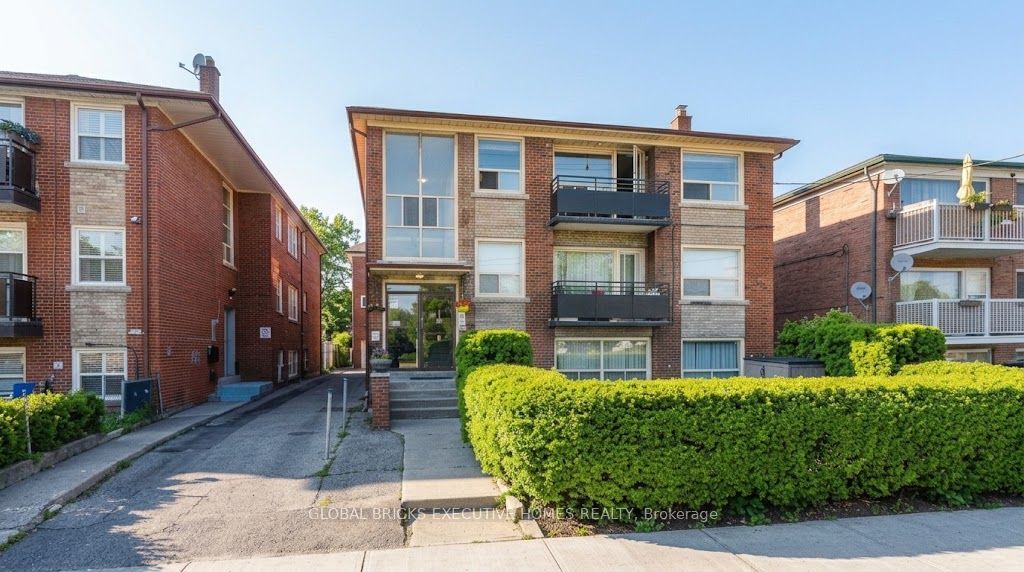 136 Portland Street, Toronto, ON M8Y 1B2