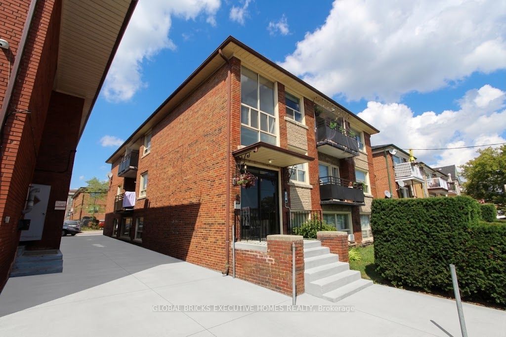 136 Portland Street, Toronto, ON M8Y 1B2 photo 2