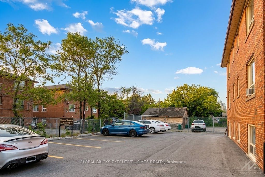 136 Portland Street, Toronto, ON M8Y 1B2 photo 4