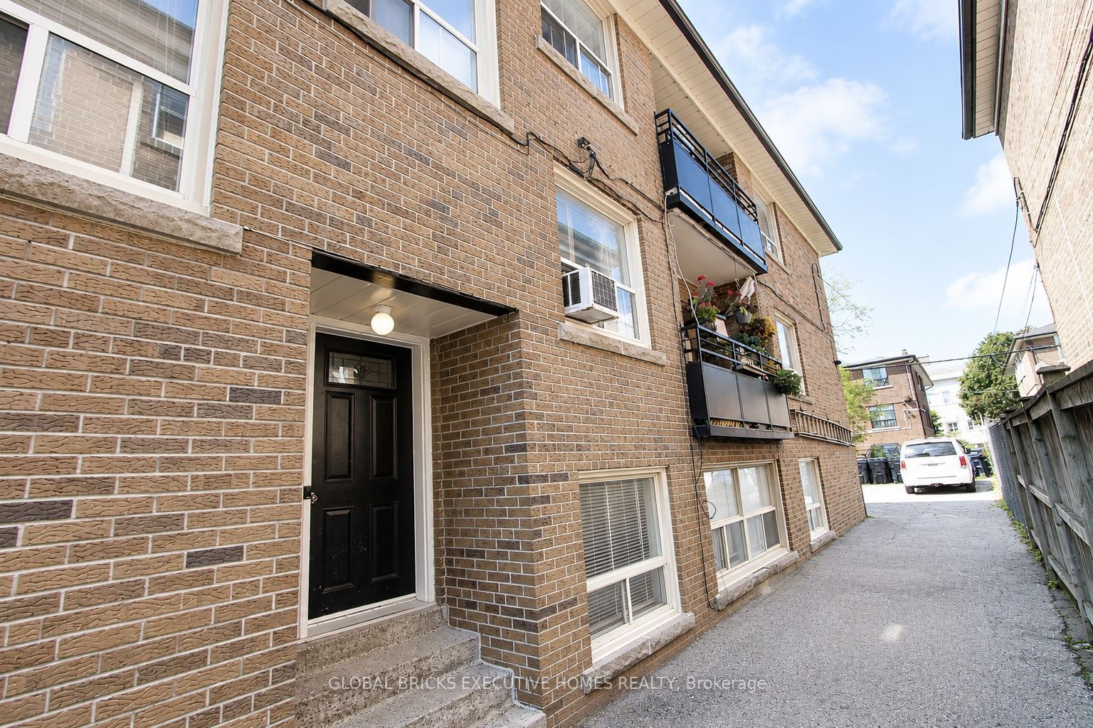 136 Portland Street, Toronto, ON M8Y 1B2 photo 5