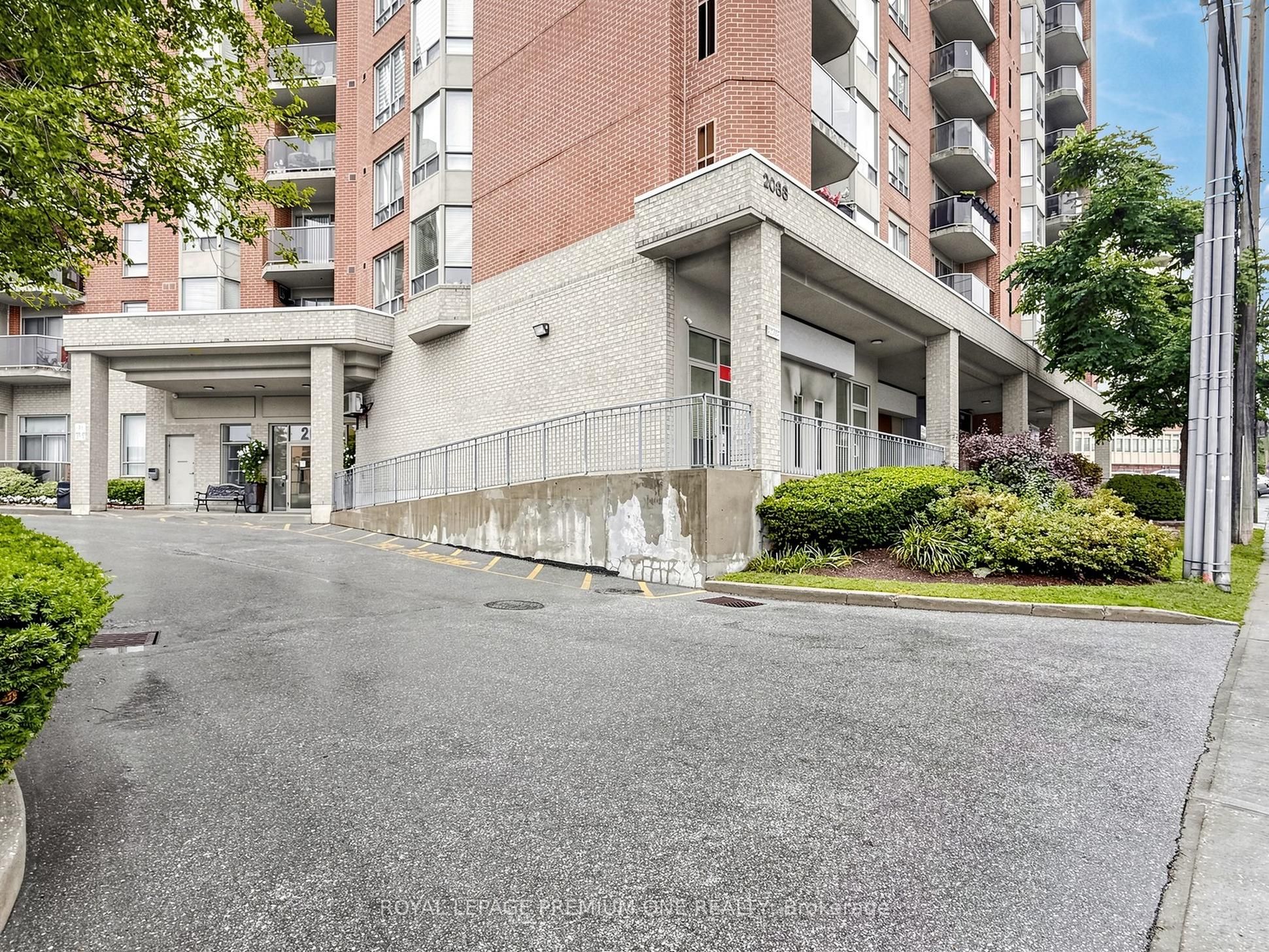 2088 Lawrence Ave Avenue W 808, Toronto, ON M9N 3Z9 photo 3