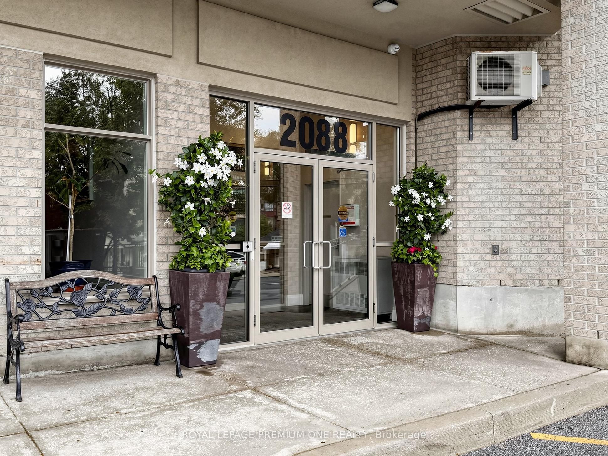 2088 Lawrence Ave Avenue W 808, Toronto, ON M9N 3Z9 photo 4