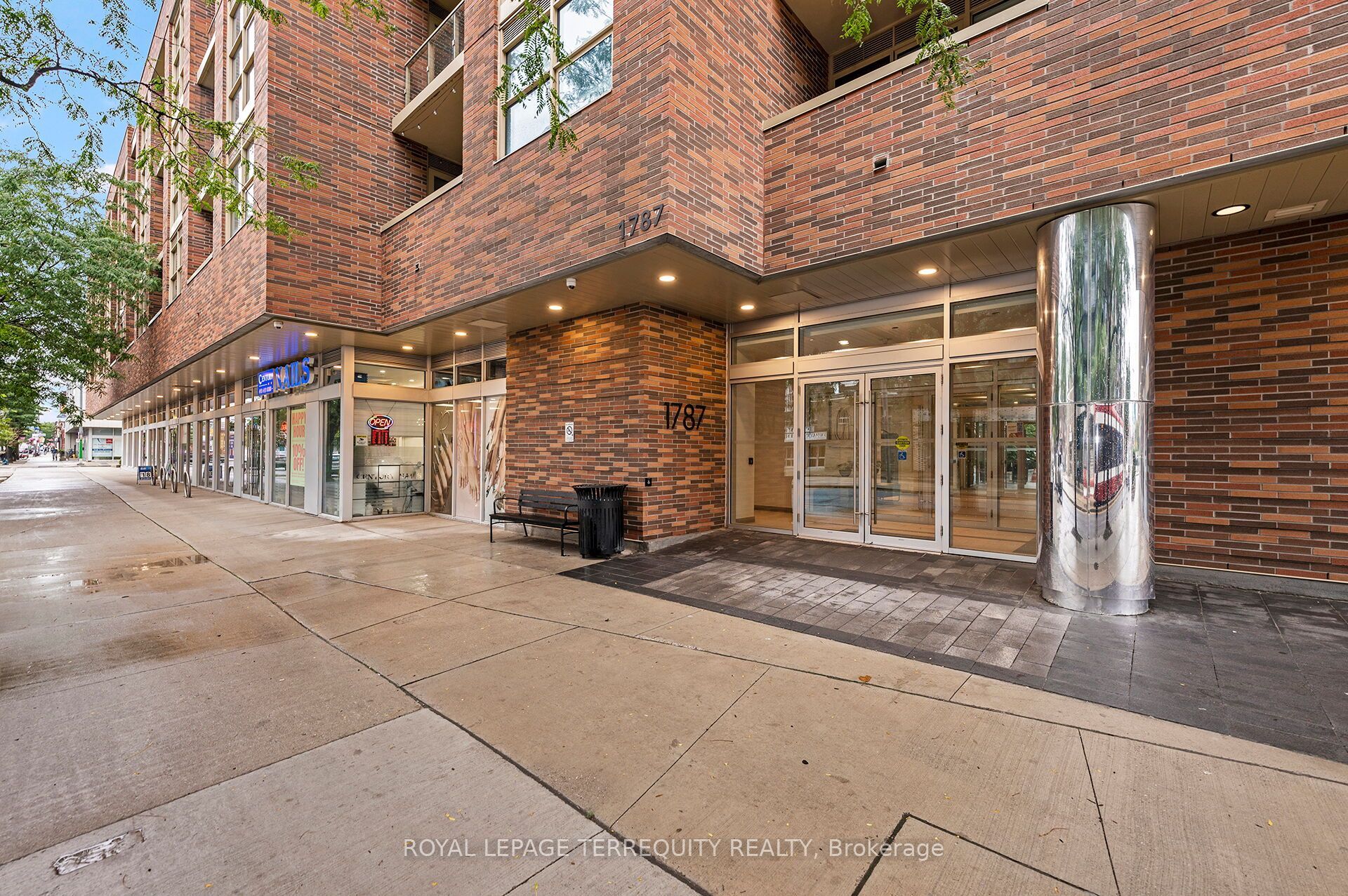 1787 St Clair Avenue W 804, Toronto, ON M6N 0B7 photo 2