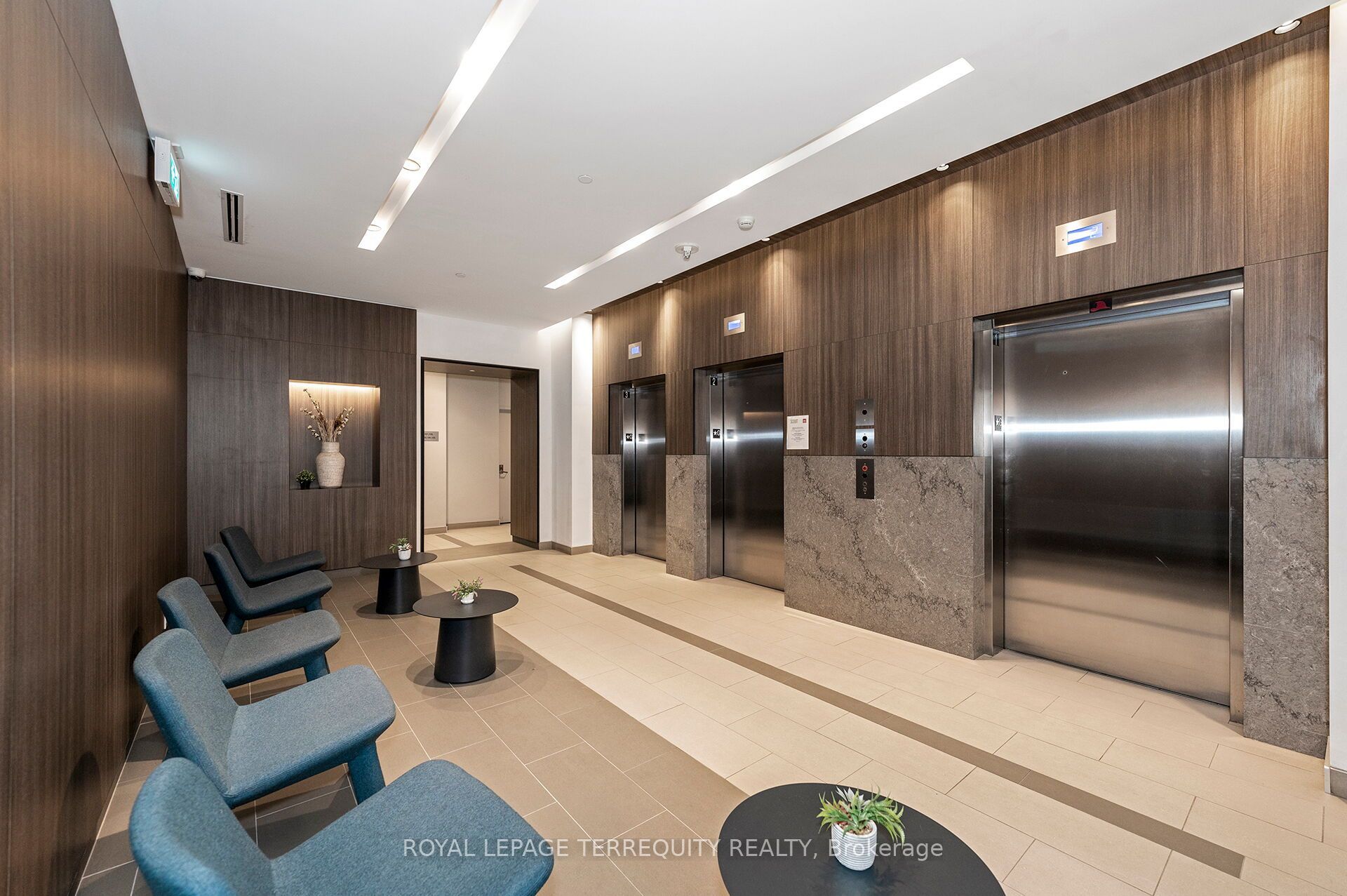 1787 St Clair Avenue W 804, Toronto, ON M6N 0B7 photo 4