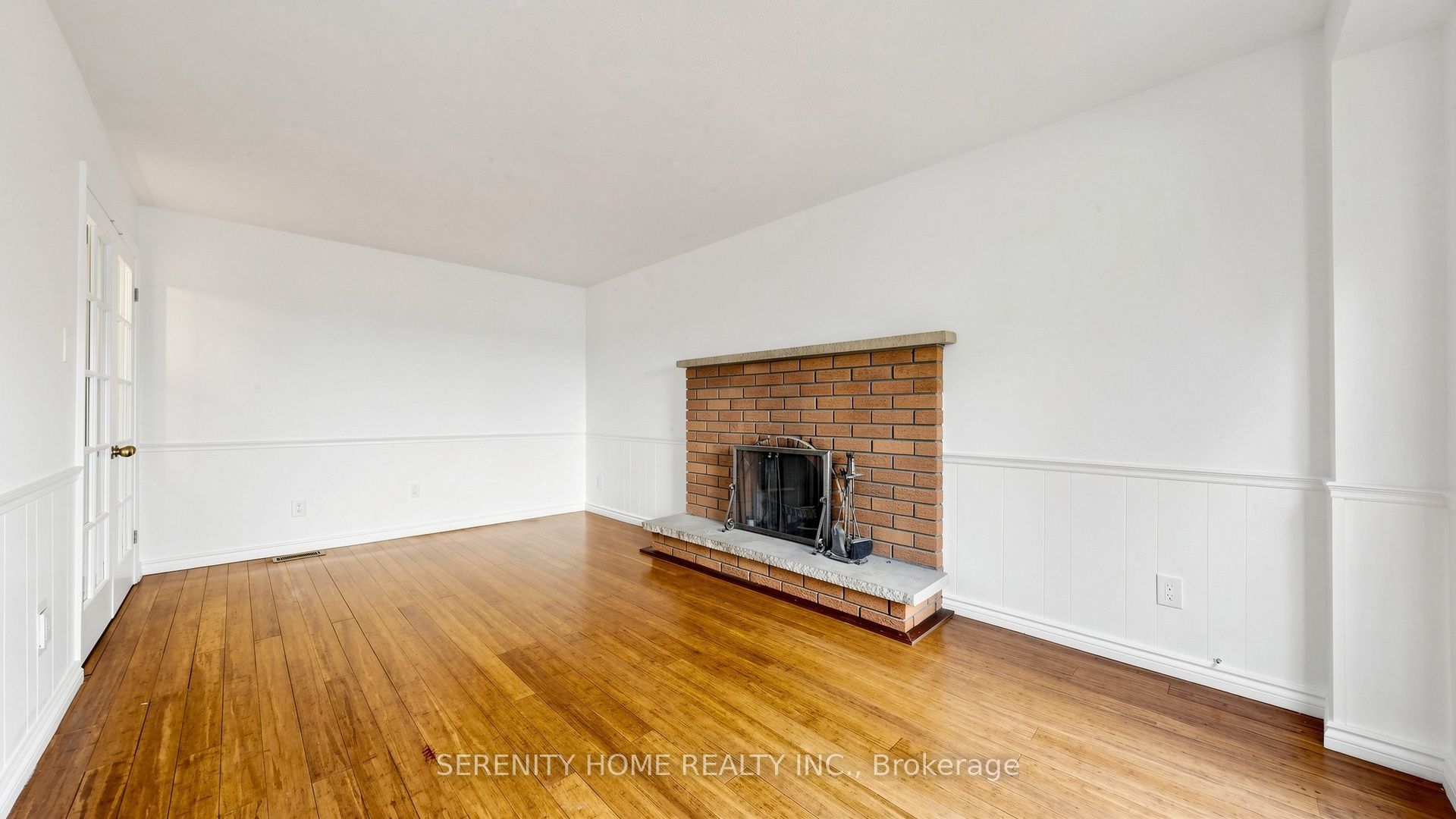 957 Queensbridge Drive, Mississauga, ON L5C 3M8 photo 4