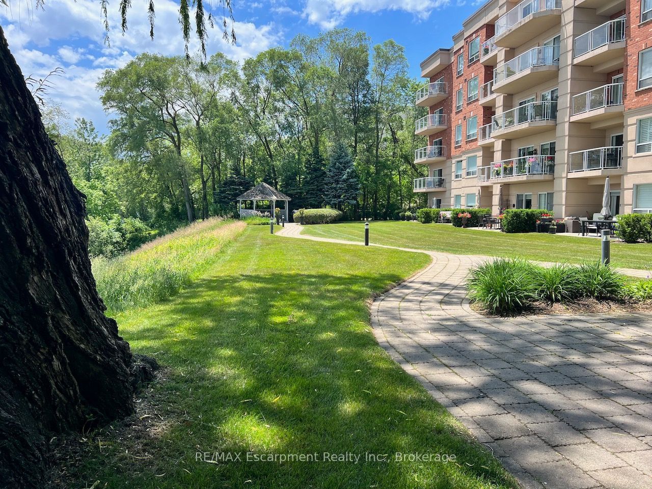 5188 Lakeshore Road 310, Burlington, ON L7L 6P4