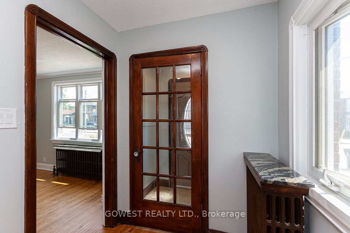 480 Jane Street 1, Toronto, ON M6S 4A2 photo 2