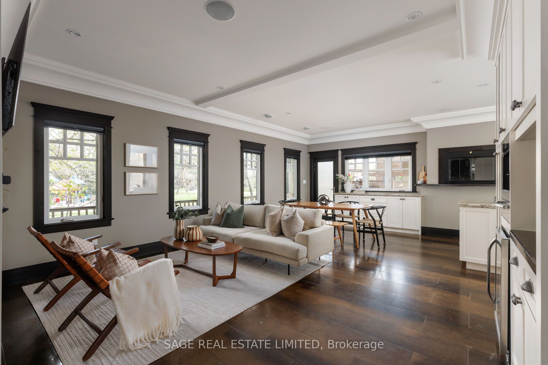 39 Loyalist Road, Toronto, ON M9A 3P2 photo 5
