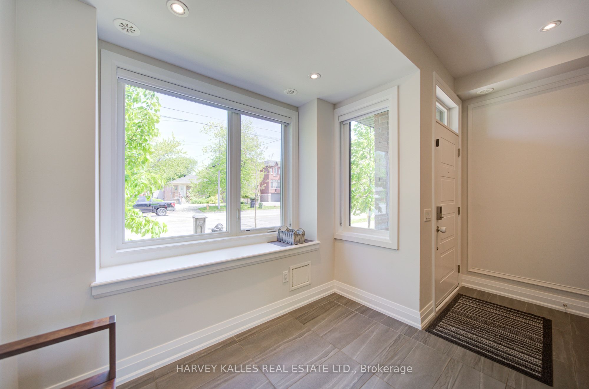 1130A Islington Avenue, Toronto, ON M8Z 0G6 photo 3
