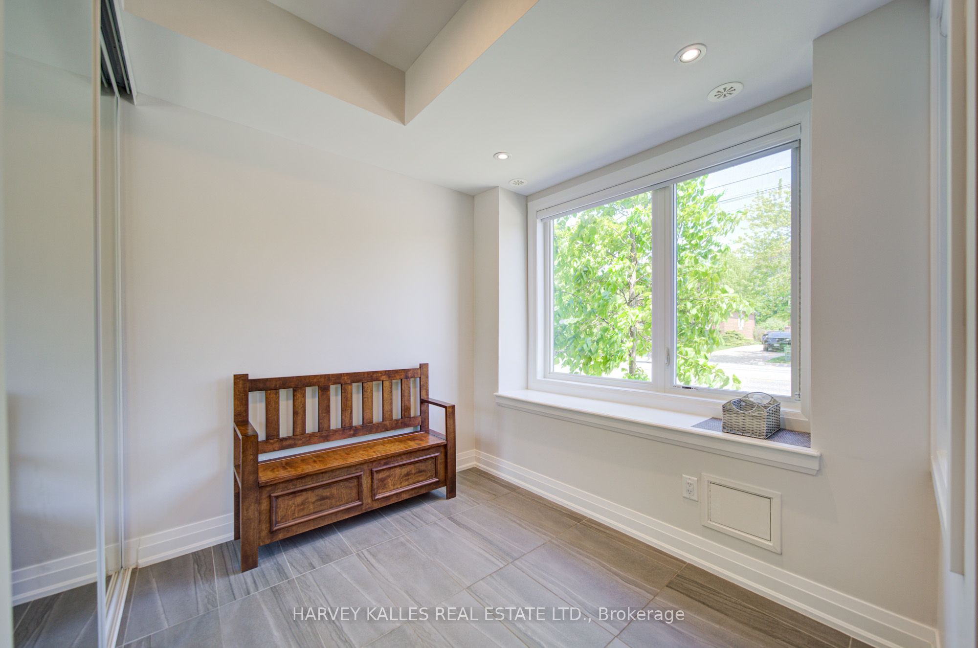 1130A Islington Avenue, Toronto, ON M8Z 0G6 photo 4