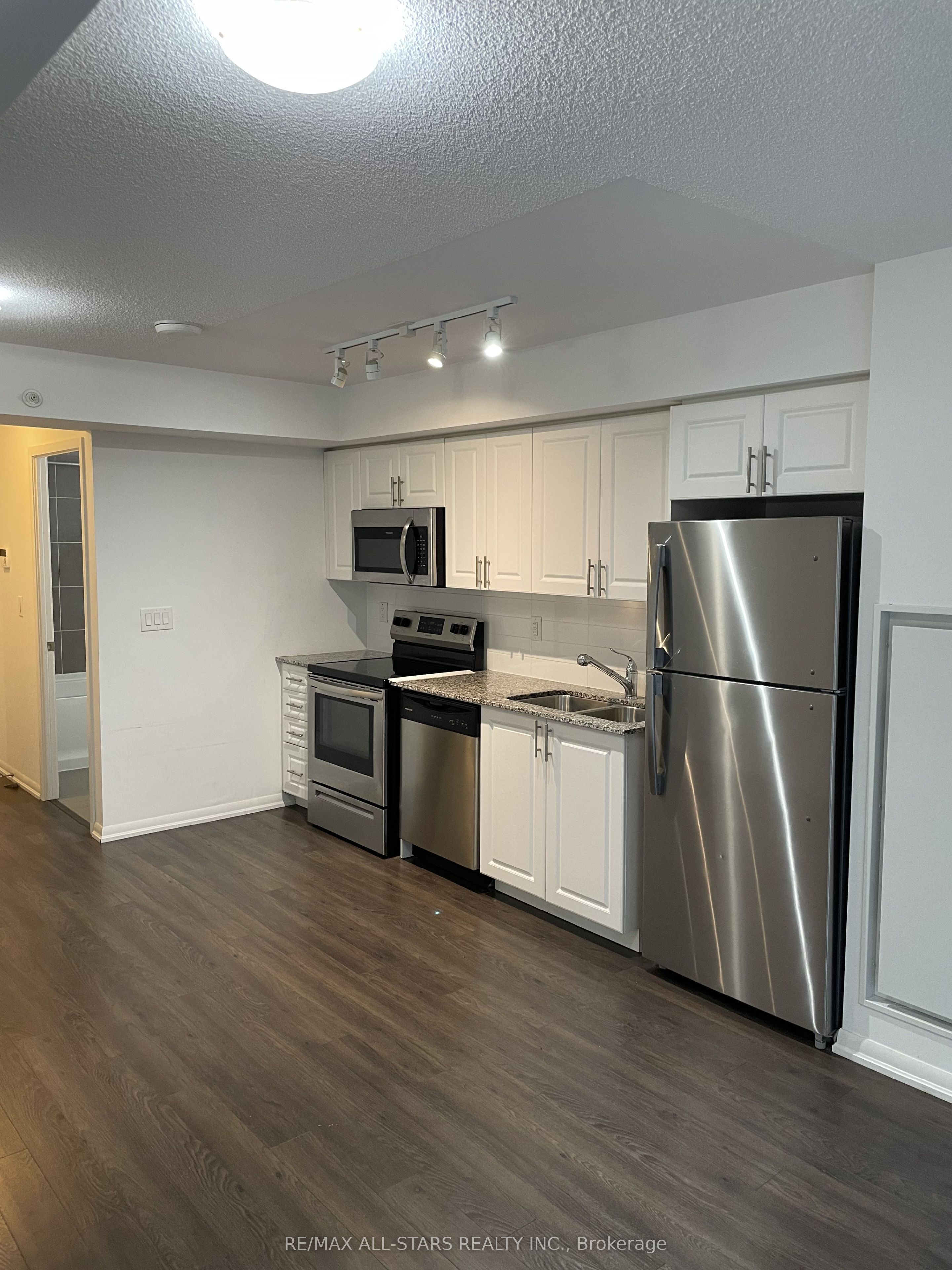 3091 Dufferin Street 409, Toronto, ON M6A 2S7 photo 2