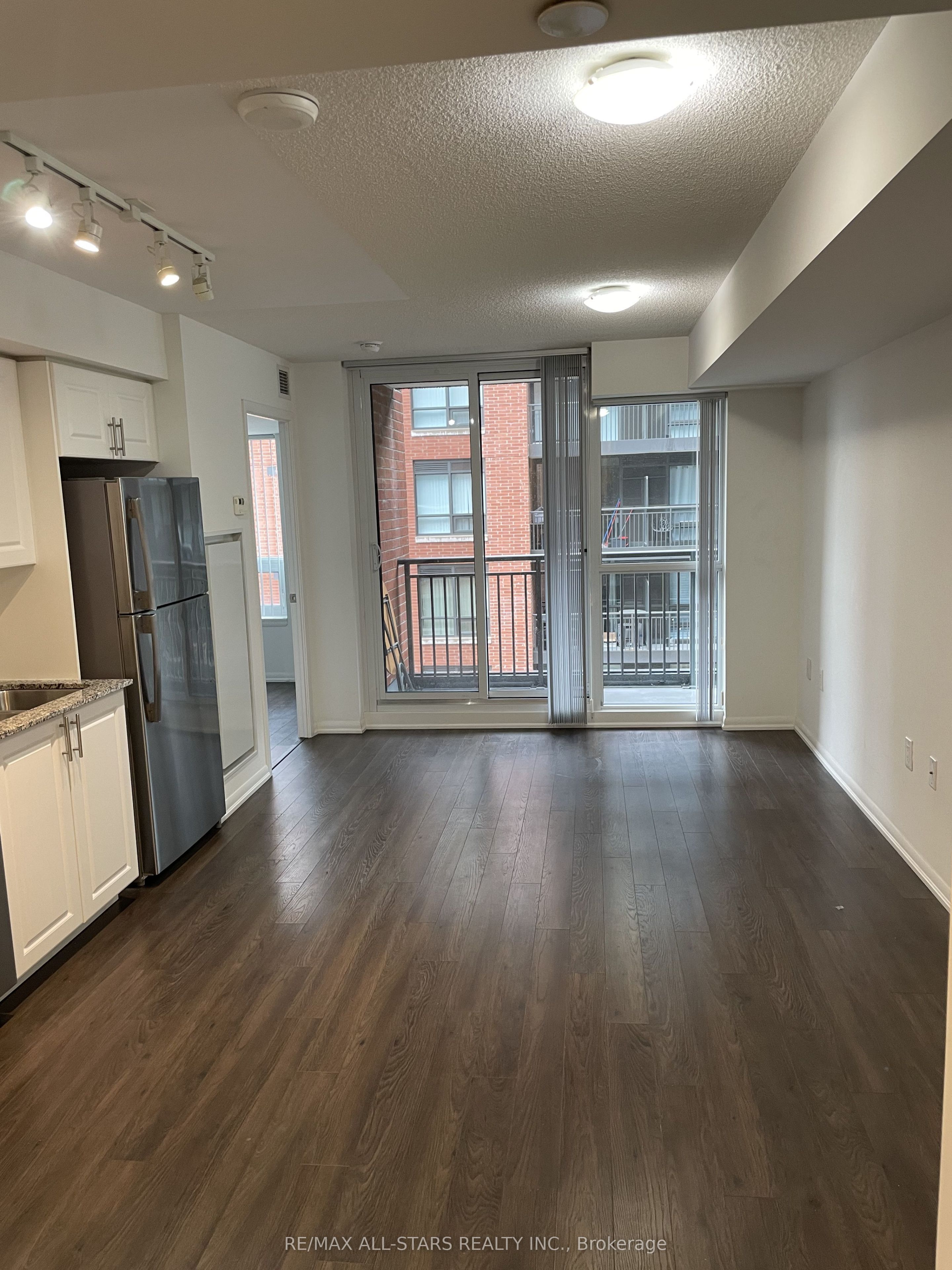 3091 Dufferin Street 409, Toronto, ON M6A 2S7 photo 4