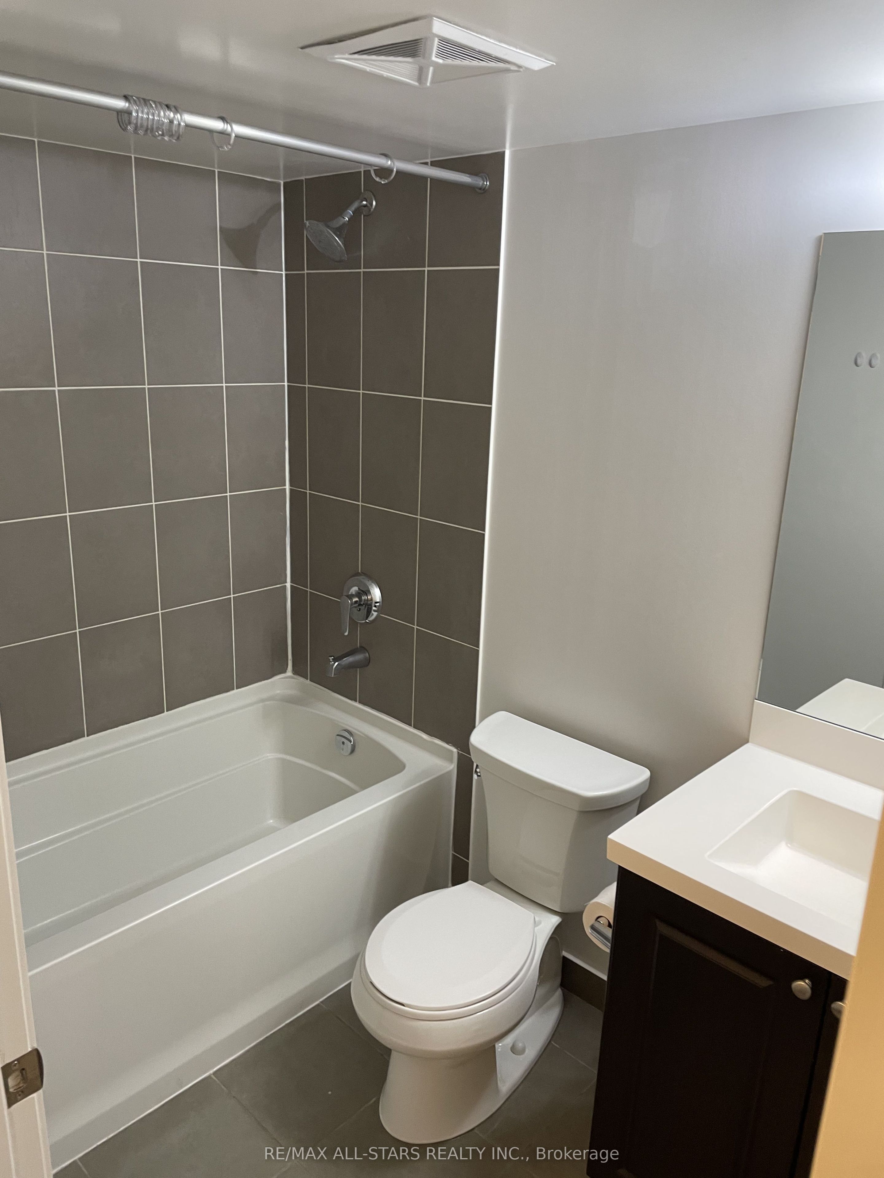 3091 Dufferin Street 409, Toronto, ON M6A 2S7 photo 5