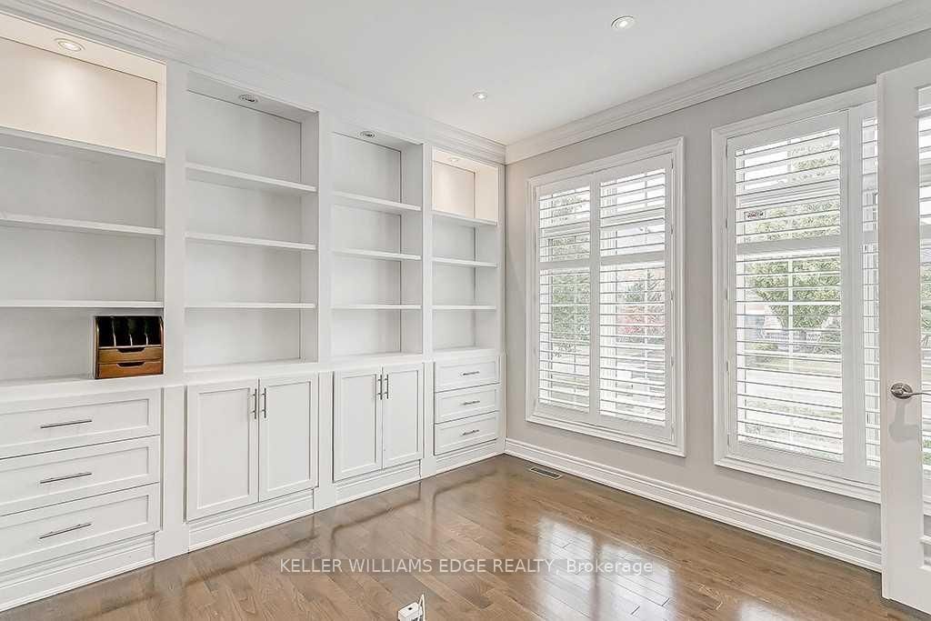 2384 Rock Point Drive, Oakville, ON L6H 7V3 photo 2
