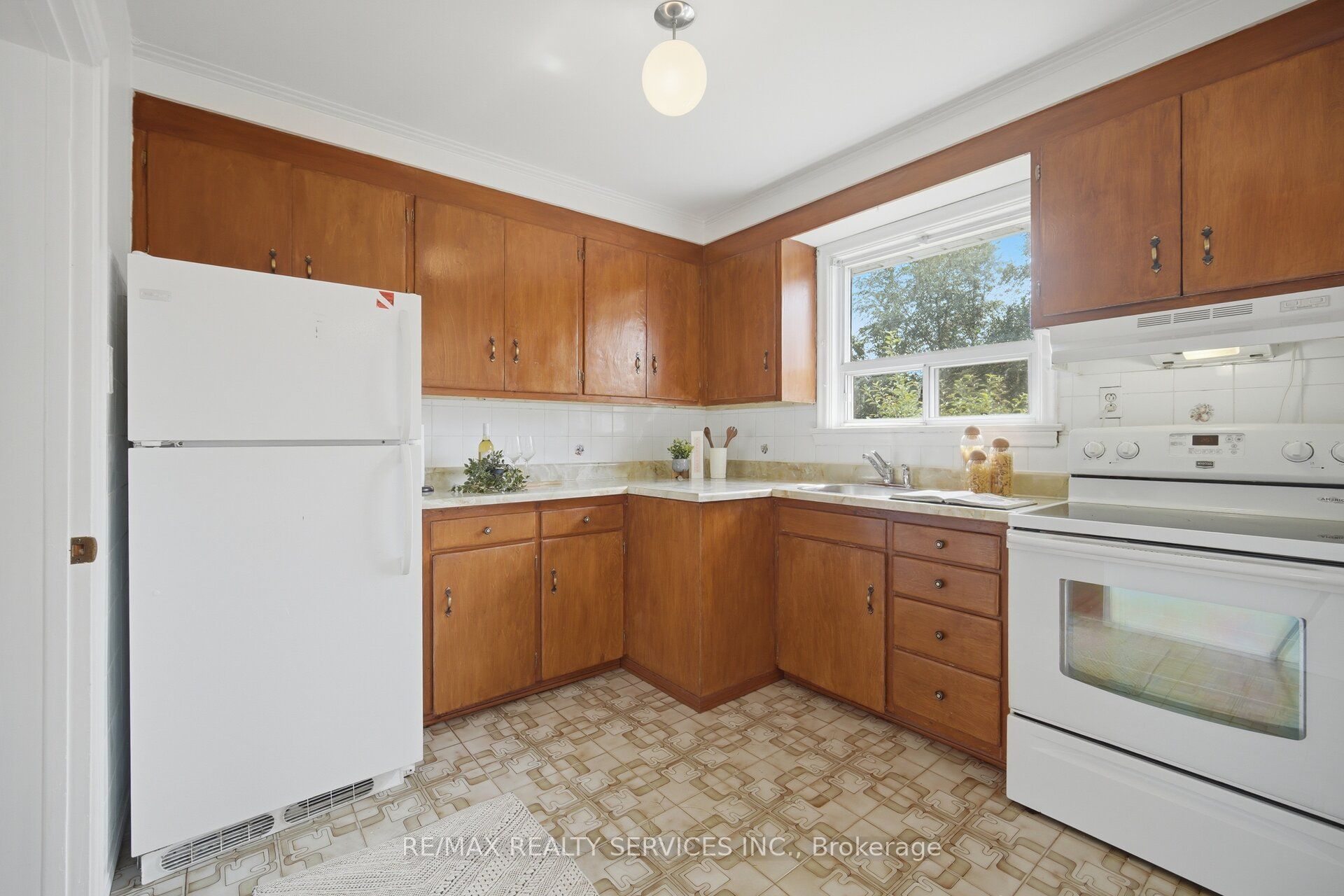 27 Edgemont Drive, Brampton, ON L6V 1K9 photo 3