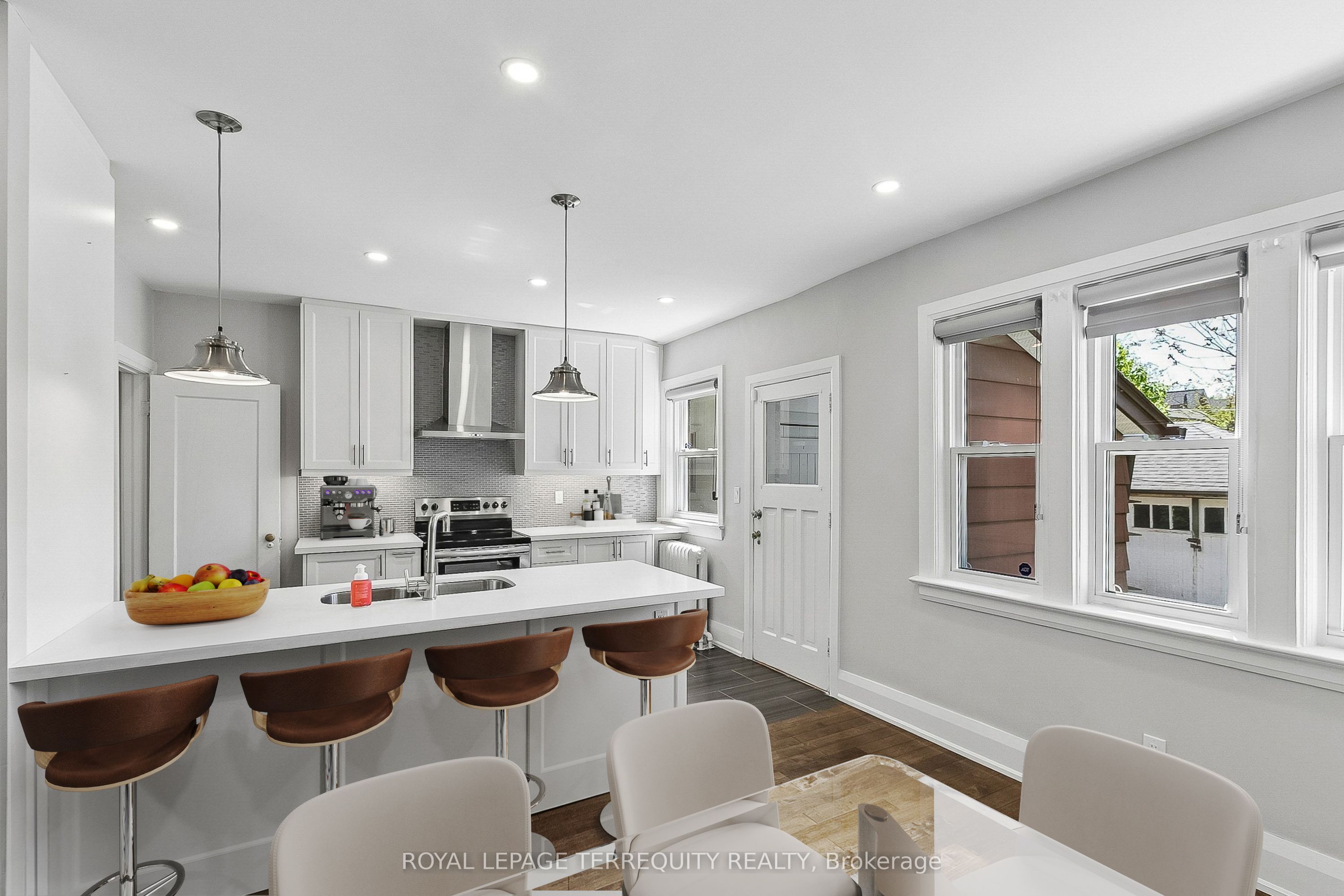 407 Annette Street, Toronto, ON M6P 1R7 photo 4