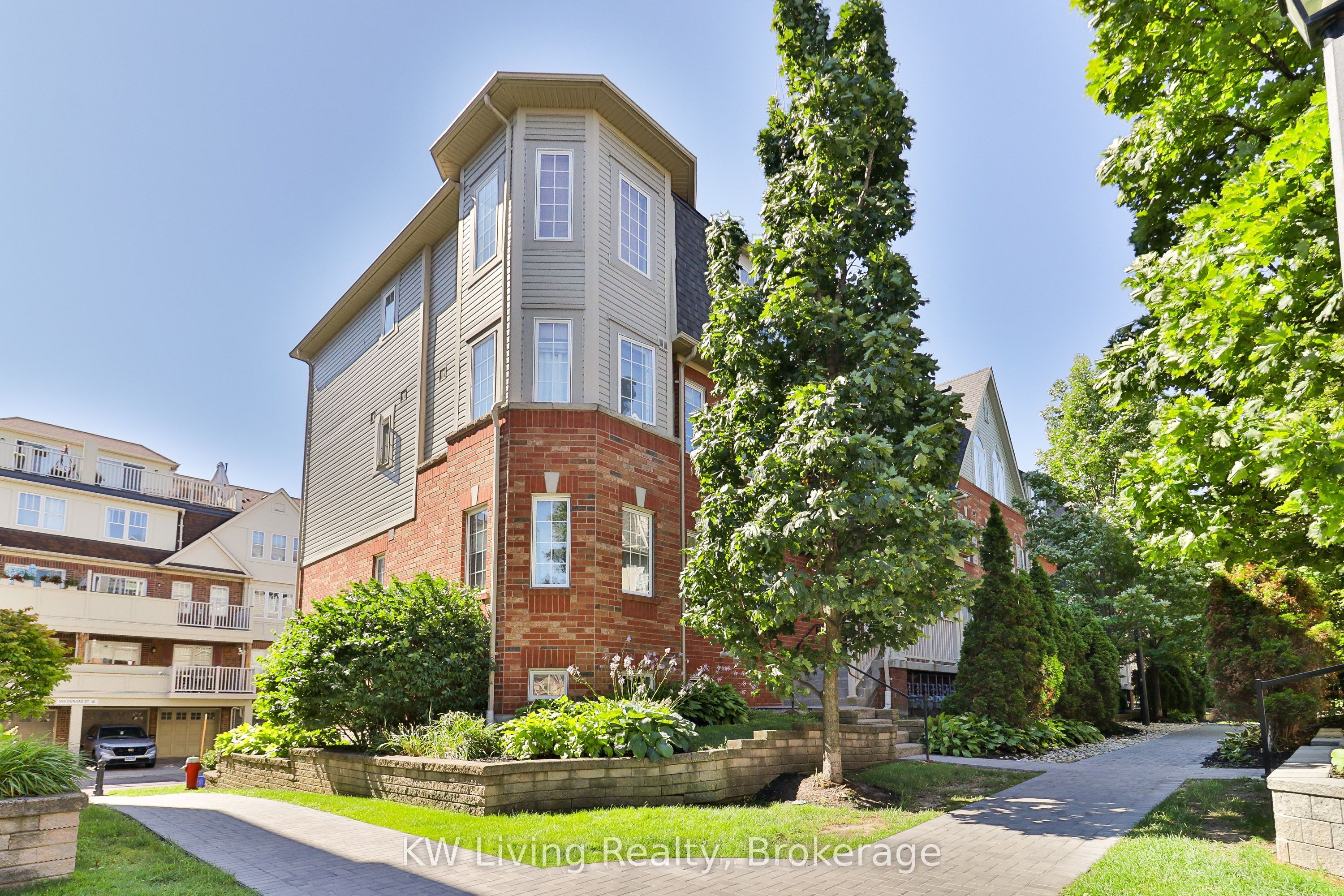 740 Neighbourhood Circle 4, Mississauga, ON L5B 0B4