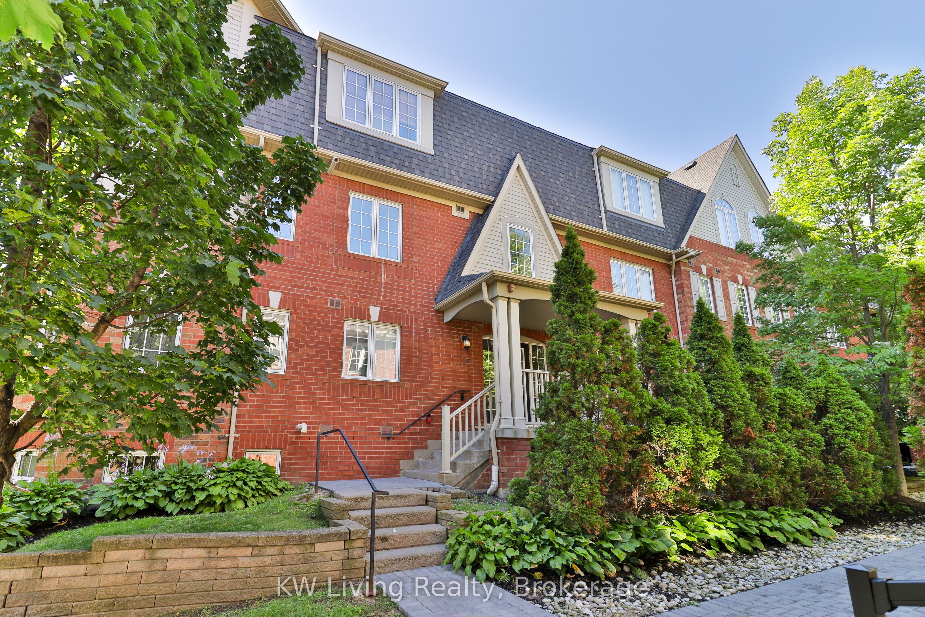 740 Neighbourhood Circle 4, Mississauga, ON L5B 0B4 photo 2