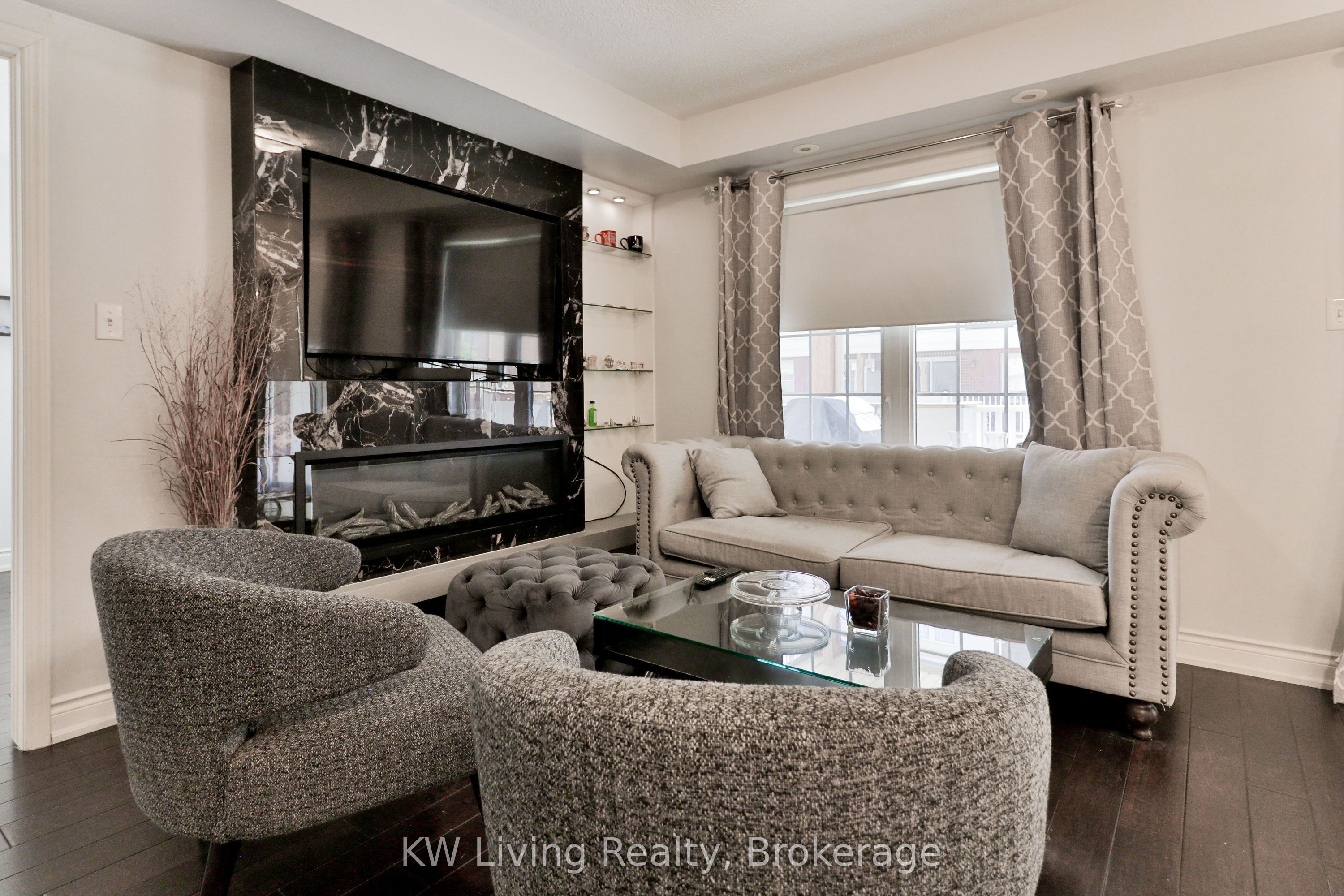 740 Neighbourhood Circle 4, Mississauga, ON L5B 0B4 photo 4