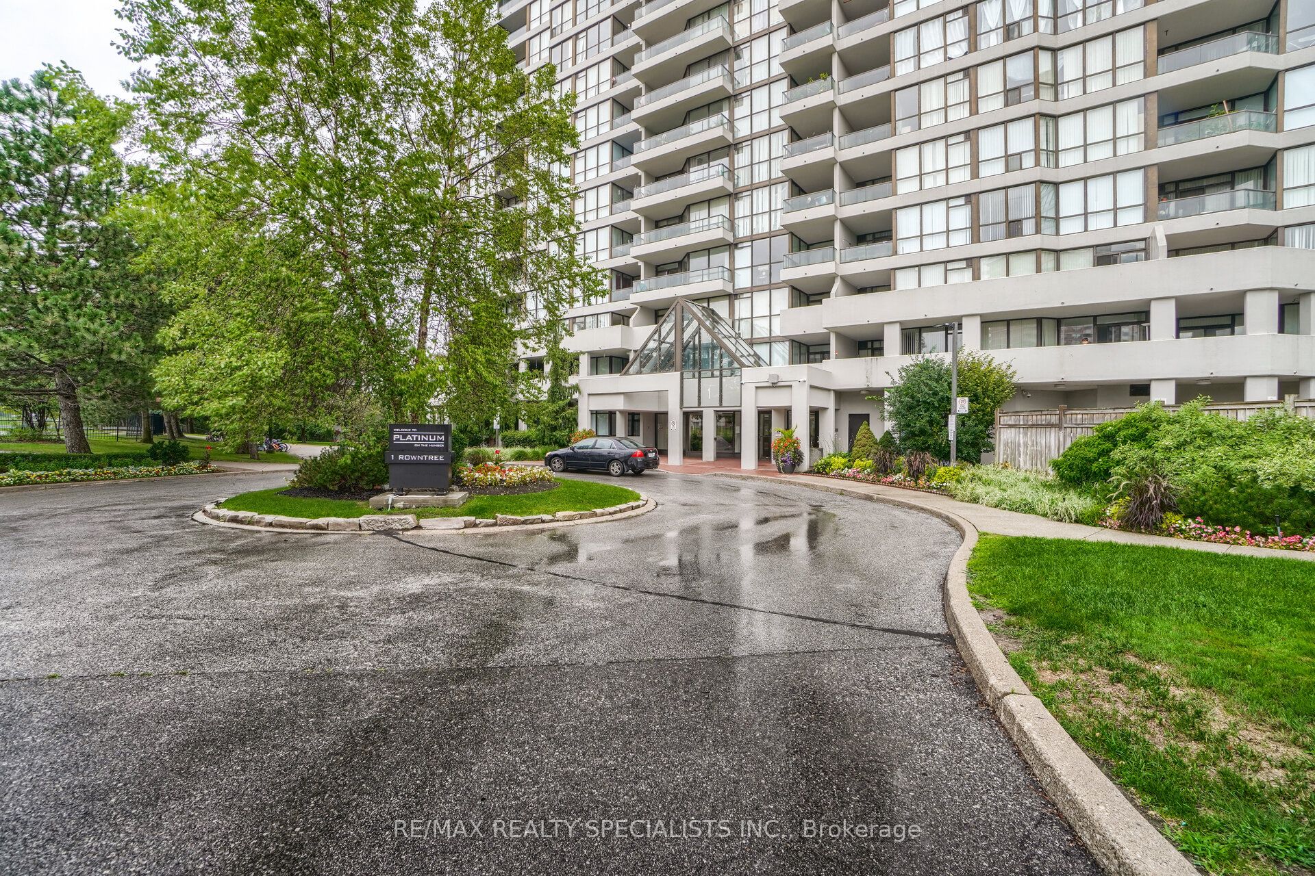 1 Rowntree Drive 708, Toronto, ON M9V 5G7 photo 2