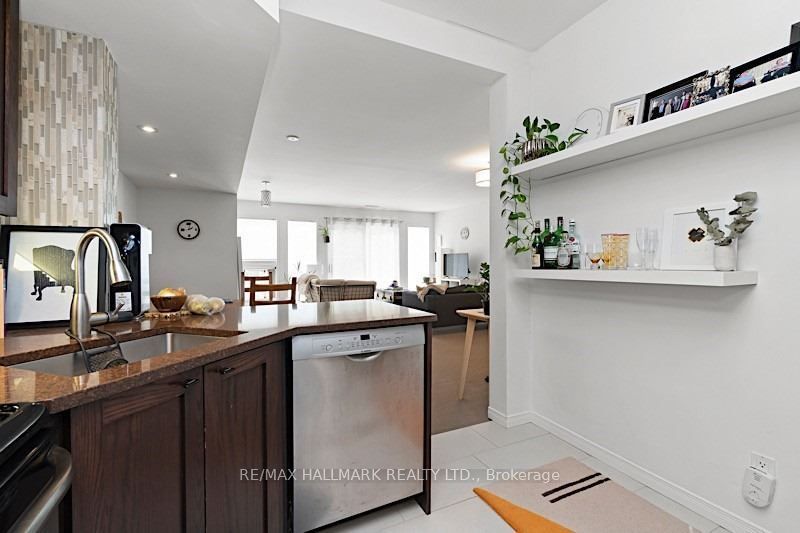 228 Pacific Avenue Main, Toronto, ON M6P 2P5 photo 4