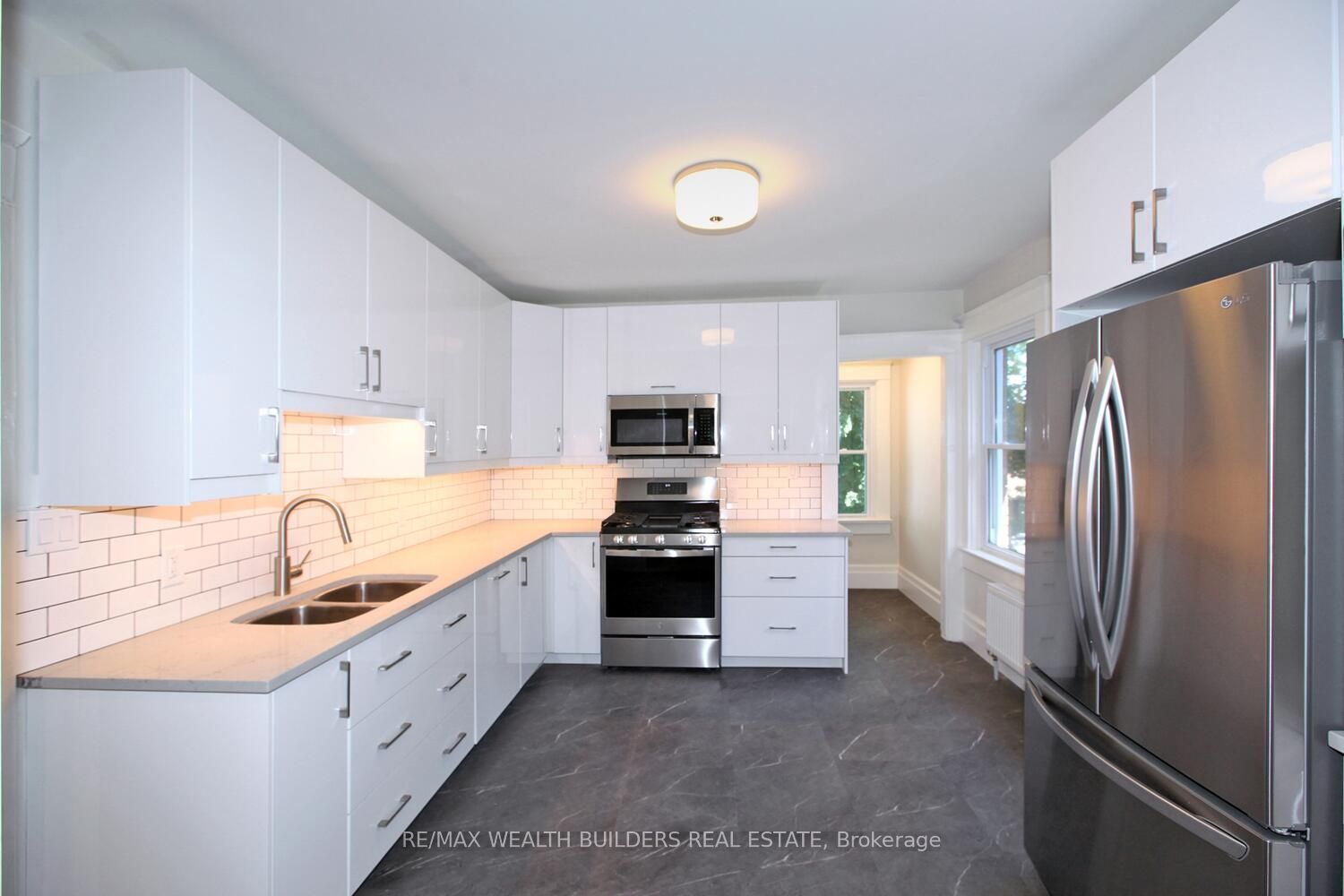 163 Parkside Drive B, Toronto, ON M6P 2G3 photo 4