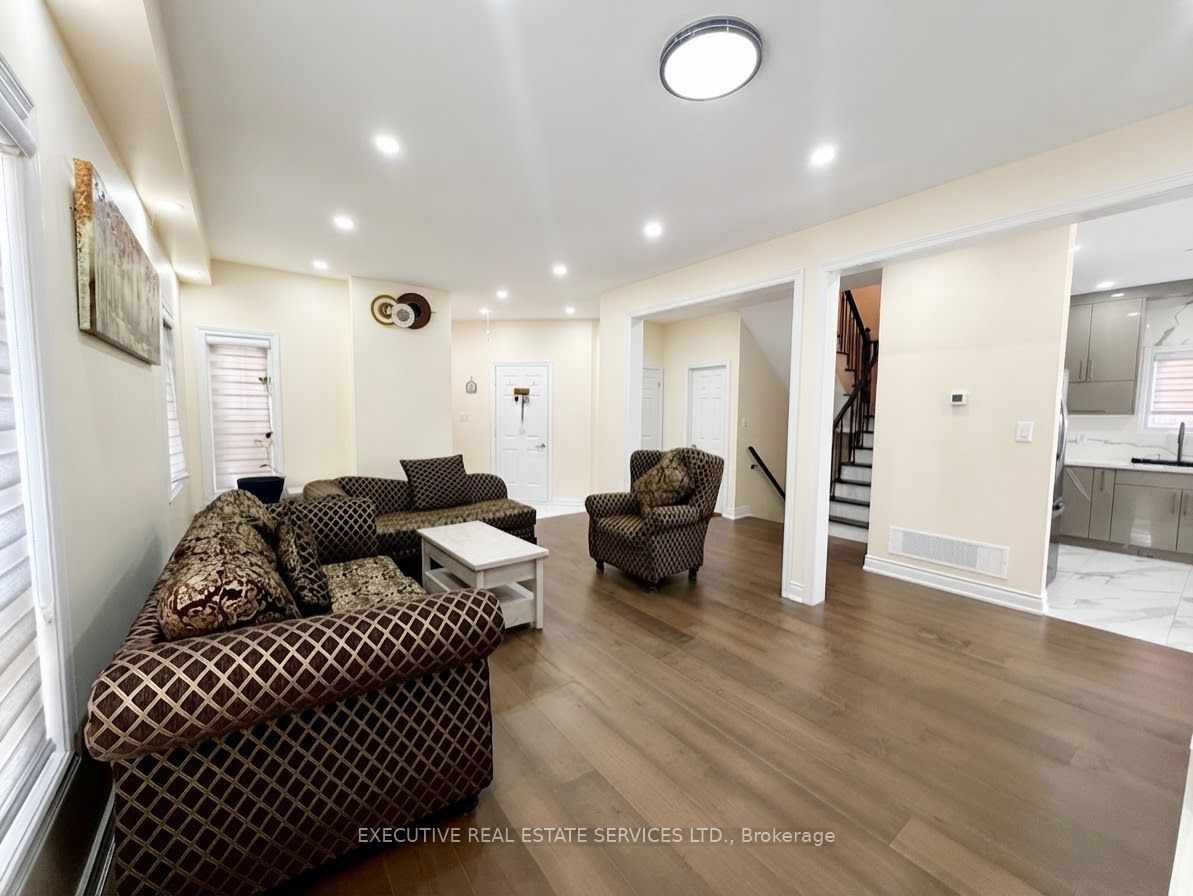 118 Turquoise Crescent, Brampton, ON L6P 2R3 photo 3