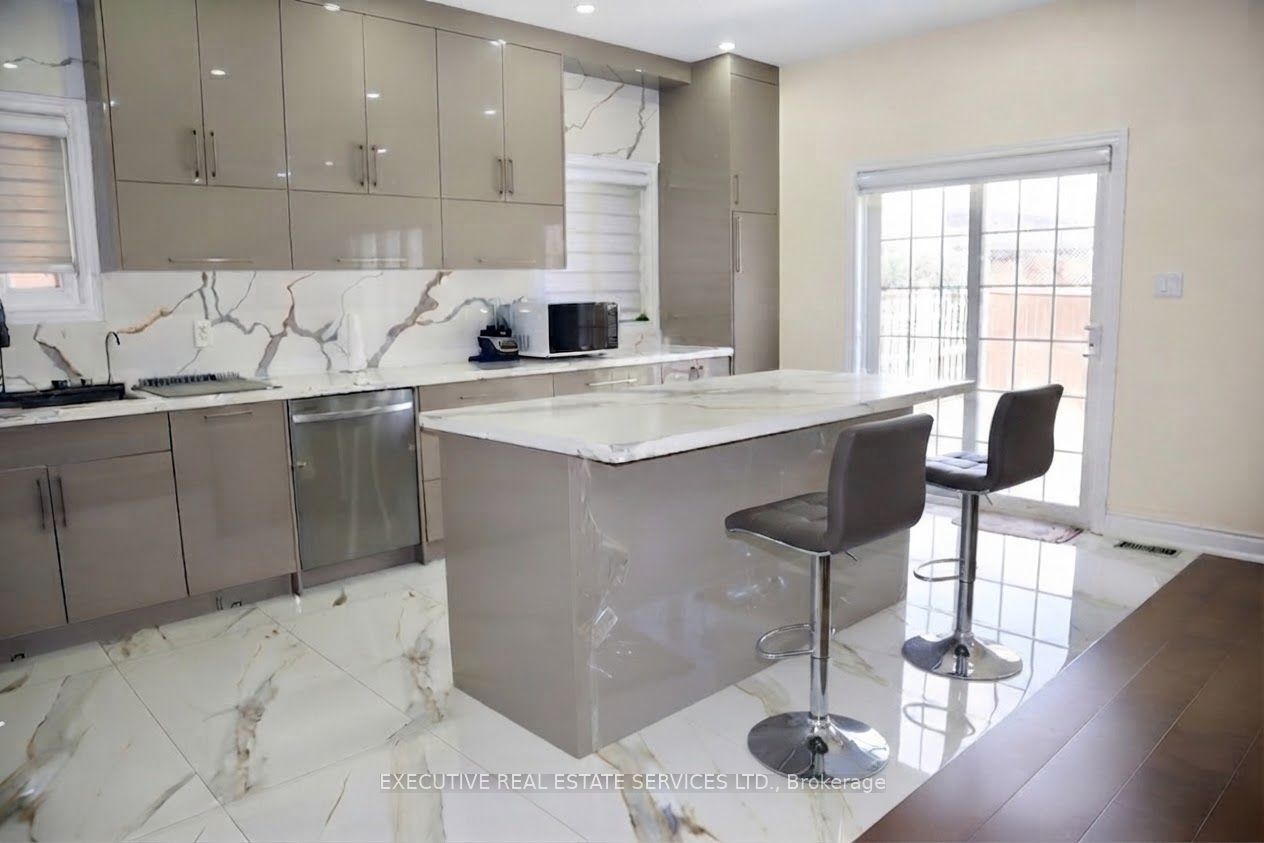 118 Turquoise Crescent, Brampton, ON L6P 2R3 photo 4